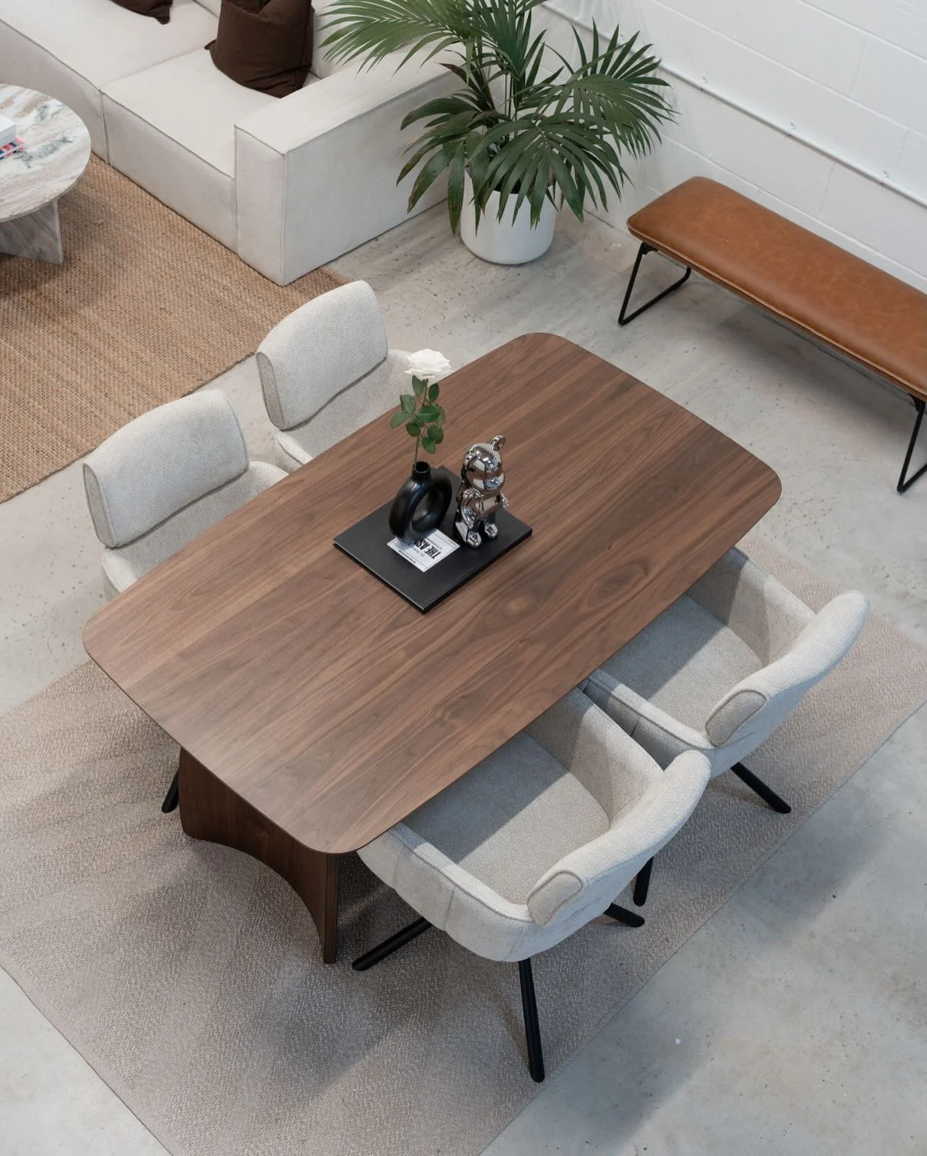 Built around creativity. Fuelled by community. 

Presence Studio isn&rsquo;t just a space to shoot, it&rsquo;s a place to connect. 👋 

Whether you&rsquo;re a photographer needing a change of scenery, an editor who likes to work surrounded by creativ