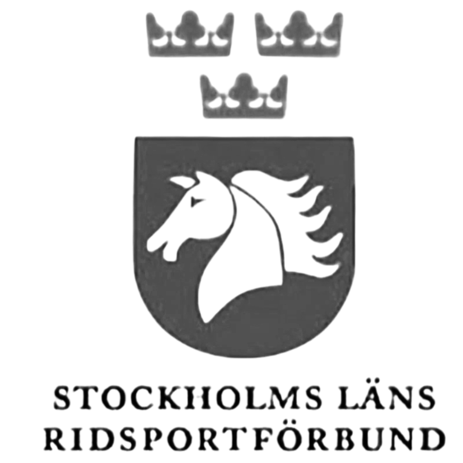 Black and white emblem of Stockholm County Riding Association with a horse head and a rising sun, and three crowns above, with Swedish text below.