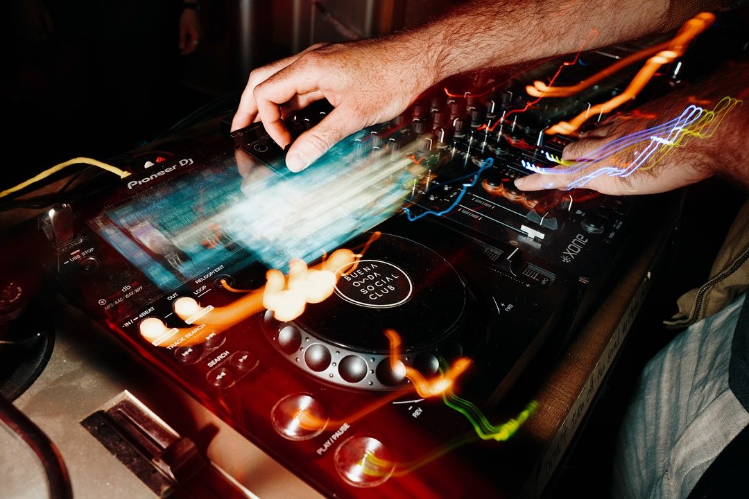 @all_we_humans party in @buenaondasocialclub Pt.1 ❤️

Had so much fun with this one! Dancing, listening to music and capturing these beautiful people! The best gigs are just like that. Thank you for having me! 🪩