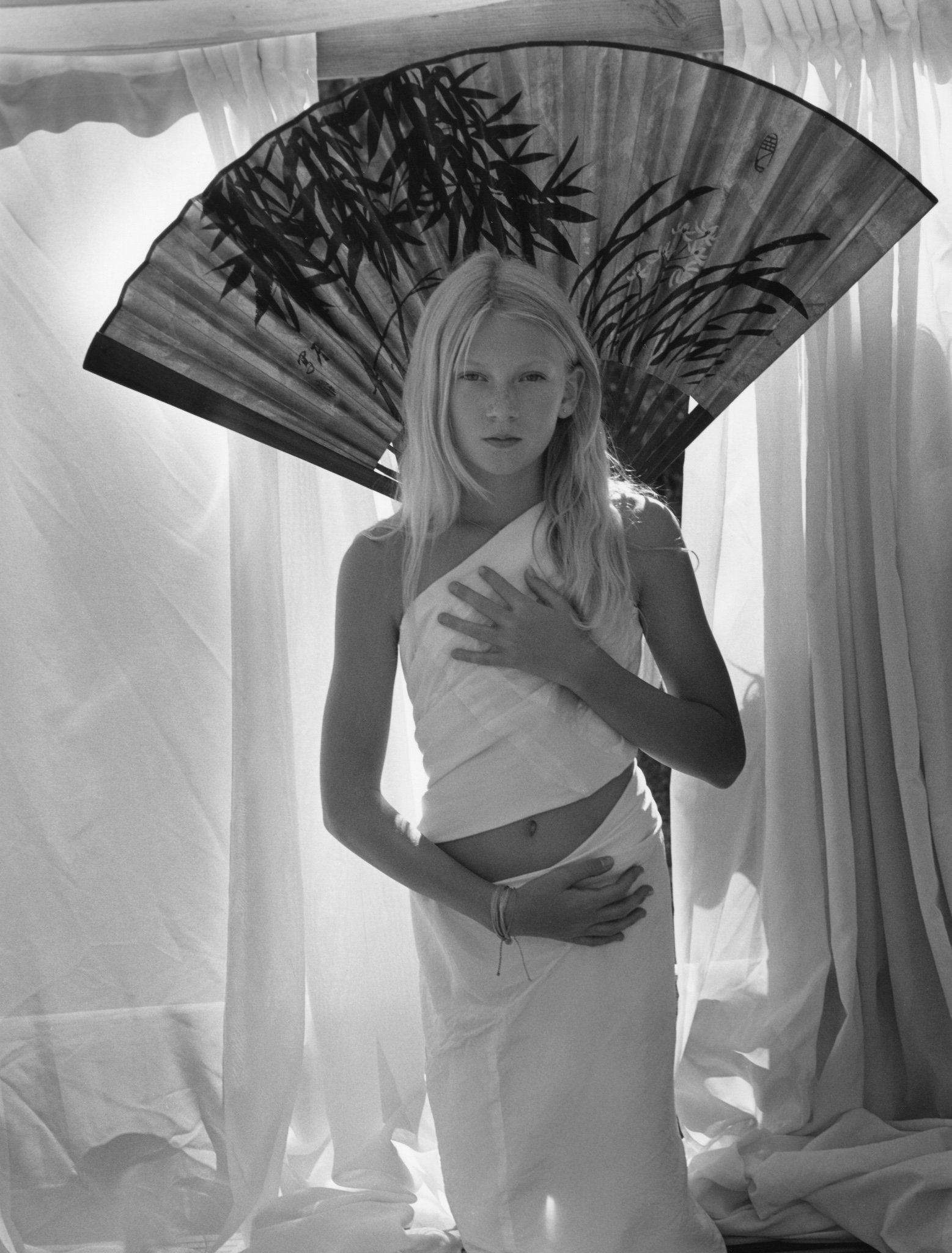 ©Kim-Weston-Girl-With-Fan-2024.jpeg