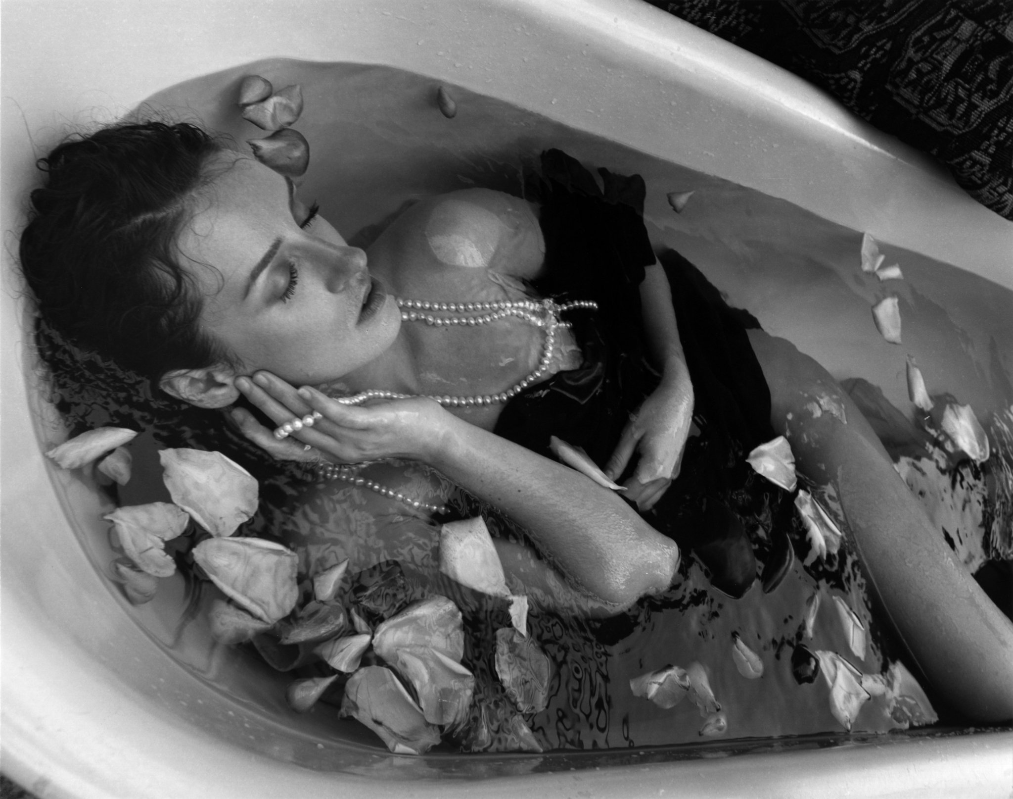 April_Kim_Weston_Jen_Pearls_In_Tub_v01.jpg