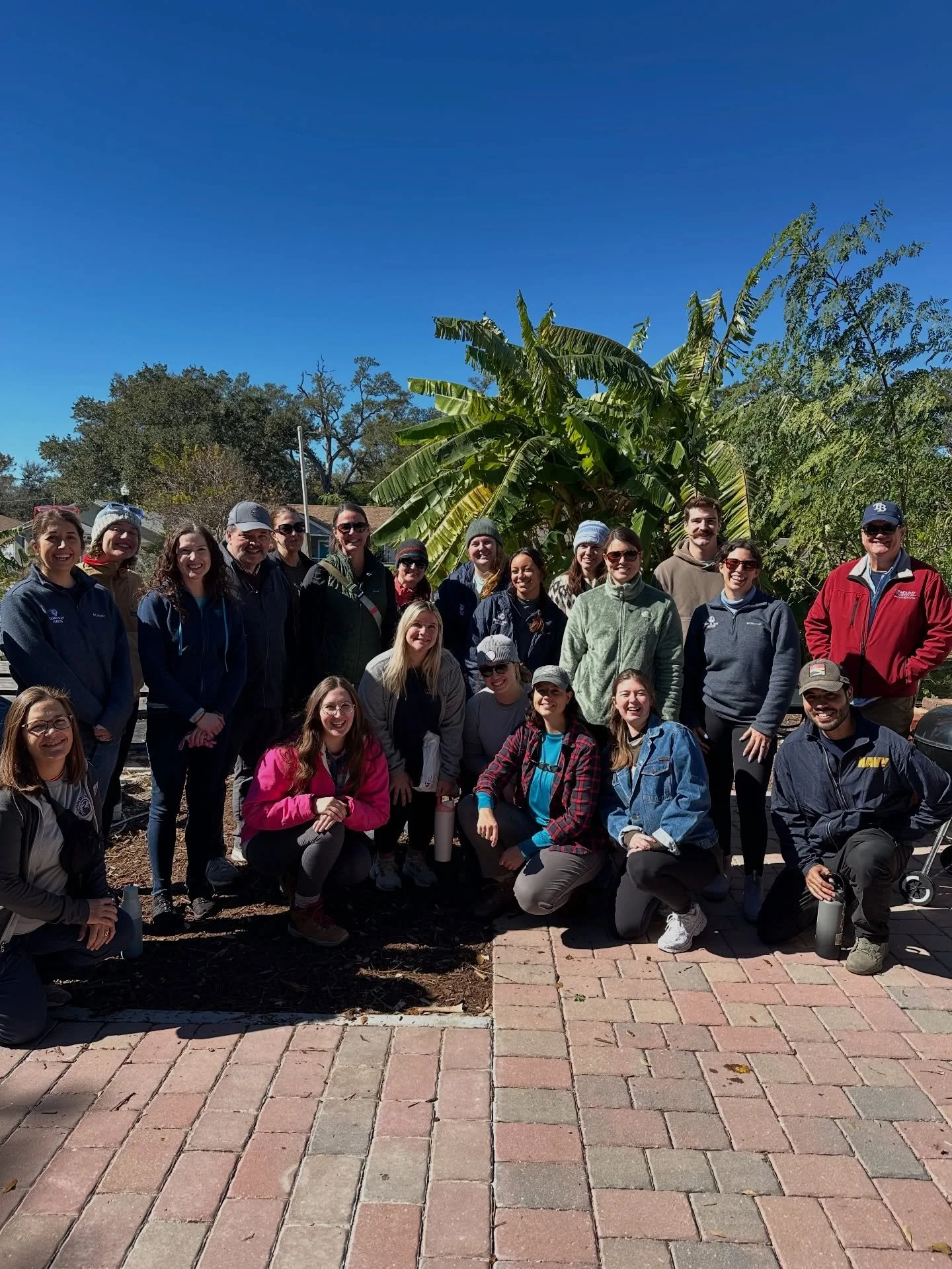 💙 This morning, in honor of Dr. Martin Luther King Jr. day, the Tampa Bay Watch team volunteered at the @stpeteyouthfarm . 

Completing everything from weeding, to turning compost, to staining a new deck, we helped out with other volunteers who came