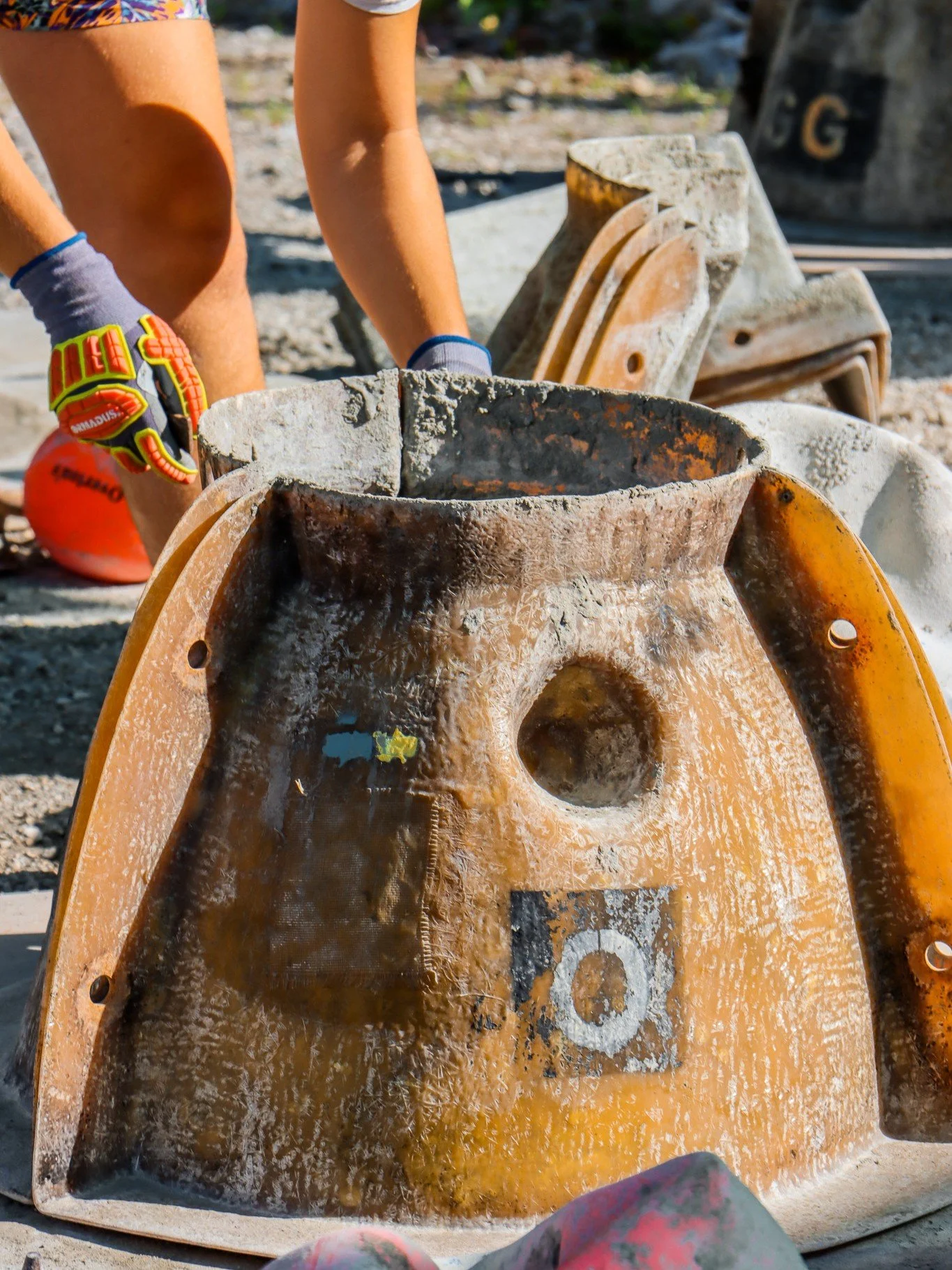 Volunteer as a team! 🙌 ORB (Oyster Reef Ball) building is the perfect way to get involved and flex those team bonding muslces, all while doing your part to help restore the bay - interested? Click the link in bio to see upcoming volunteer opportunit