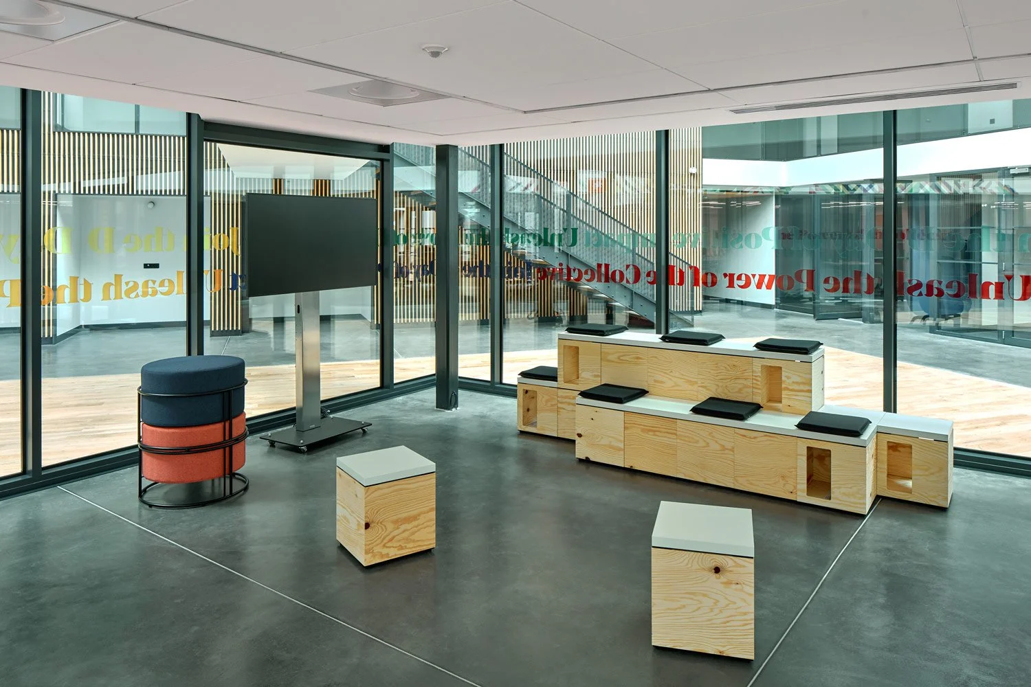 Aménagement d'espaces de travail à Caen par Moore Design Paris