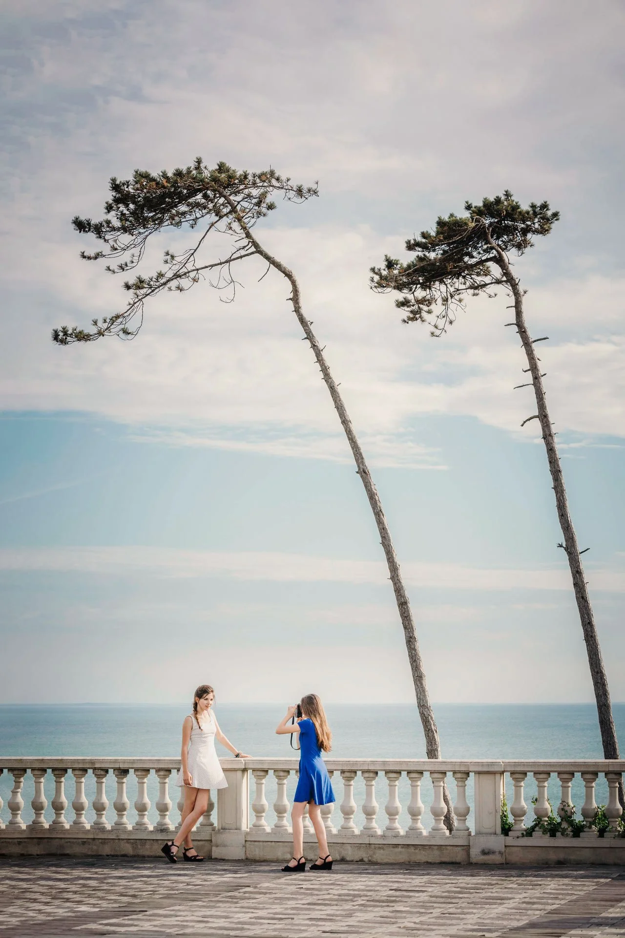 Reportage mariage pins parasols bord de mer Normandie