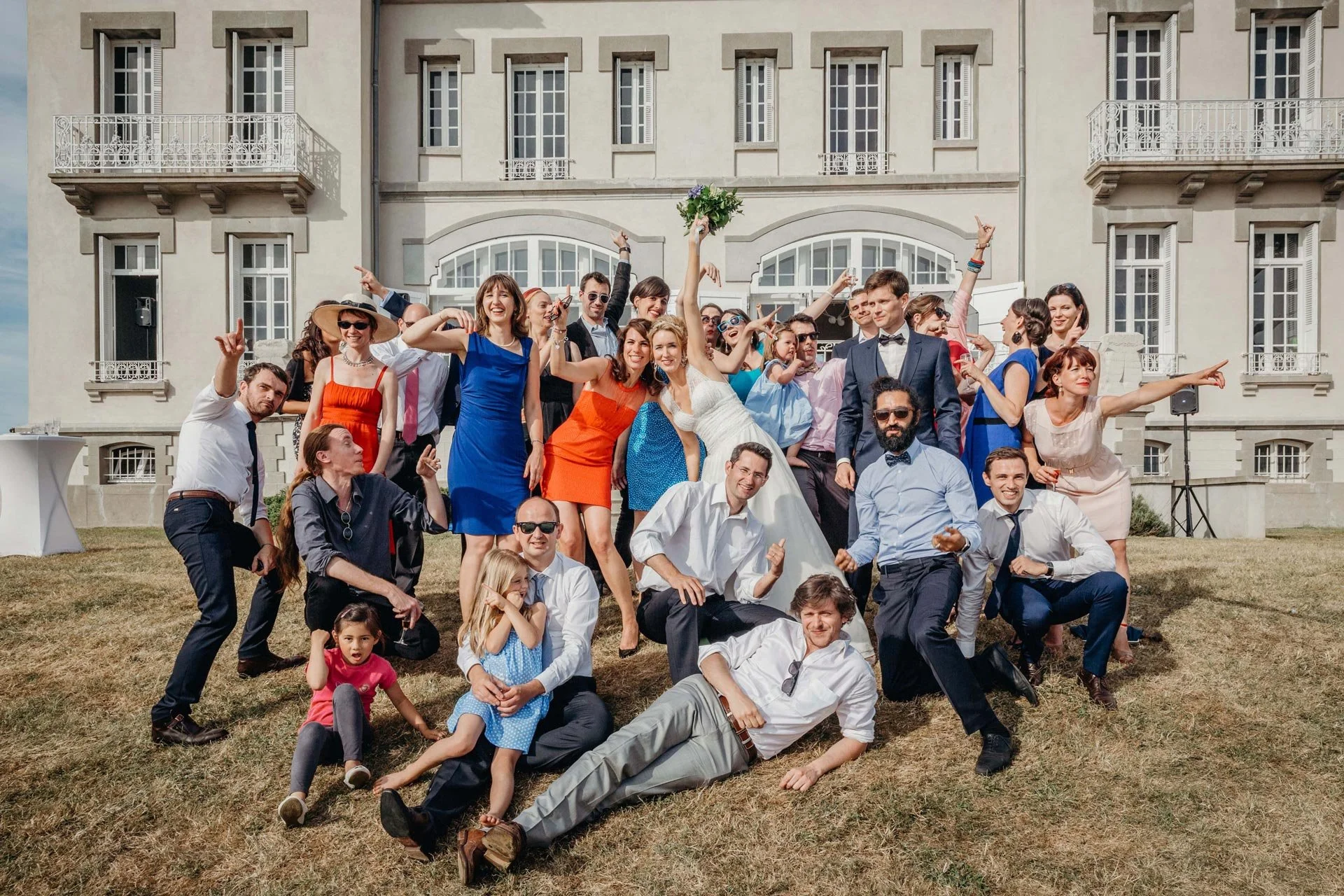 Groupe invités mariage au château de la Crête à Granville en Normandie