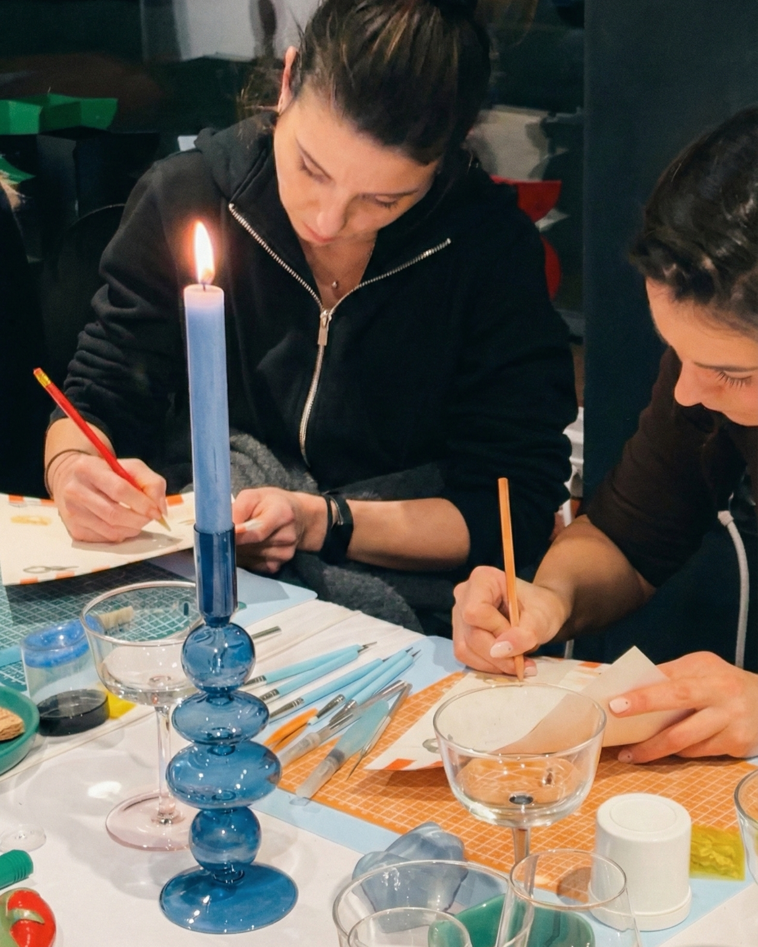 Guests designing jewelry at a Culto Solar workshop in Zurich