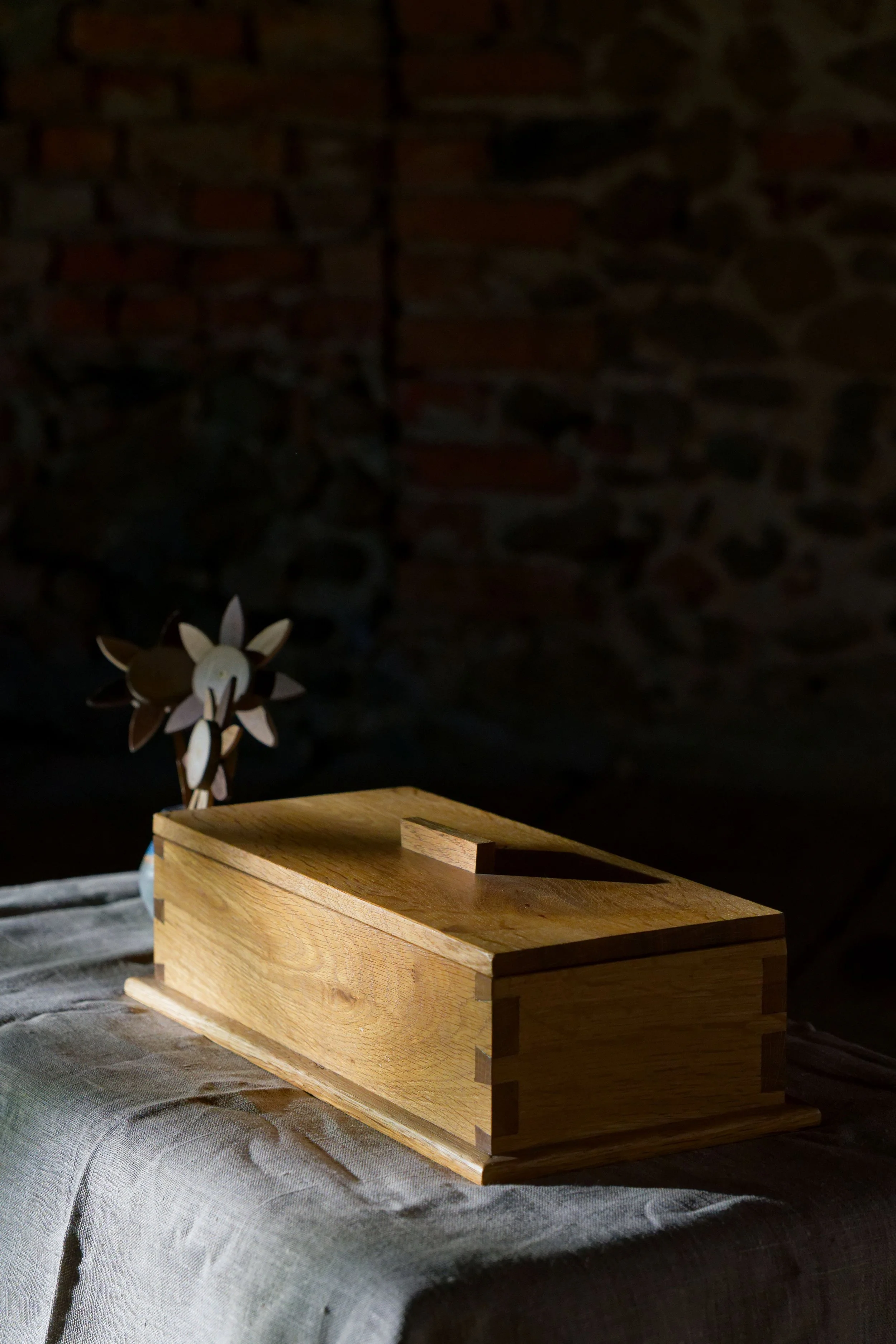 Schatulle (Box) mit Schwalbenschwanzverbindung aus Eiche