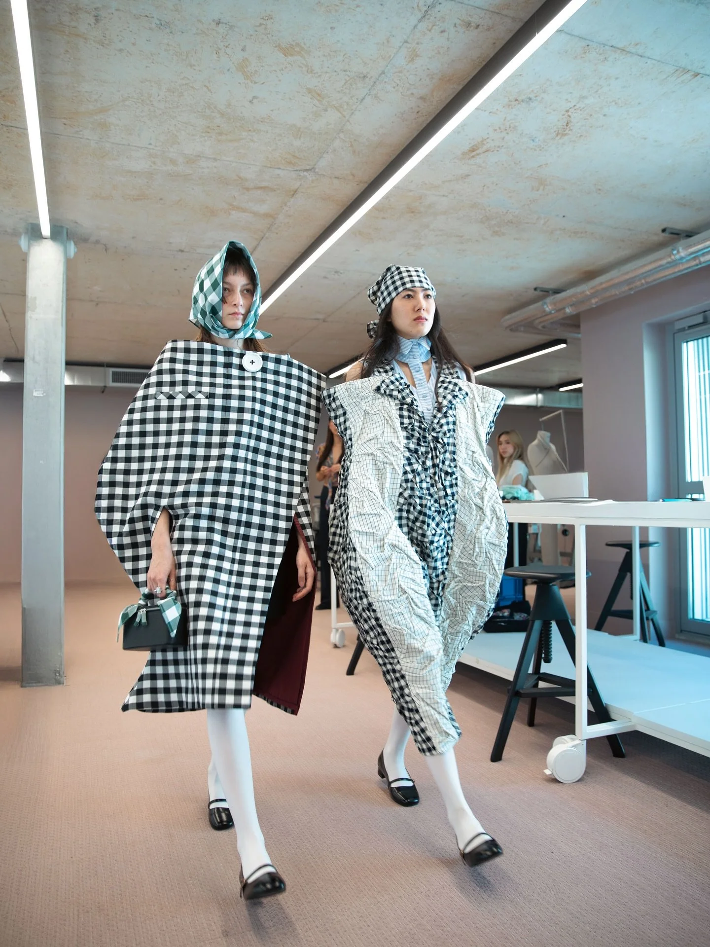 Quelques photos des fittings avant le d&eacute;fil&eacute; annuel de l&rsquo;Istituto Marangoni. 

#fittings #fashionphotography #istitutomarangoni #fashionshows #fashion