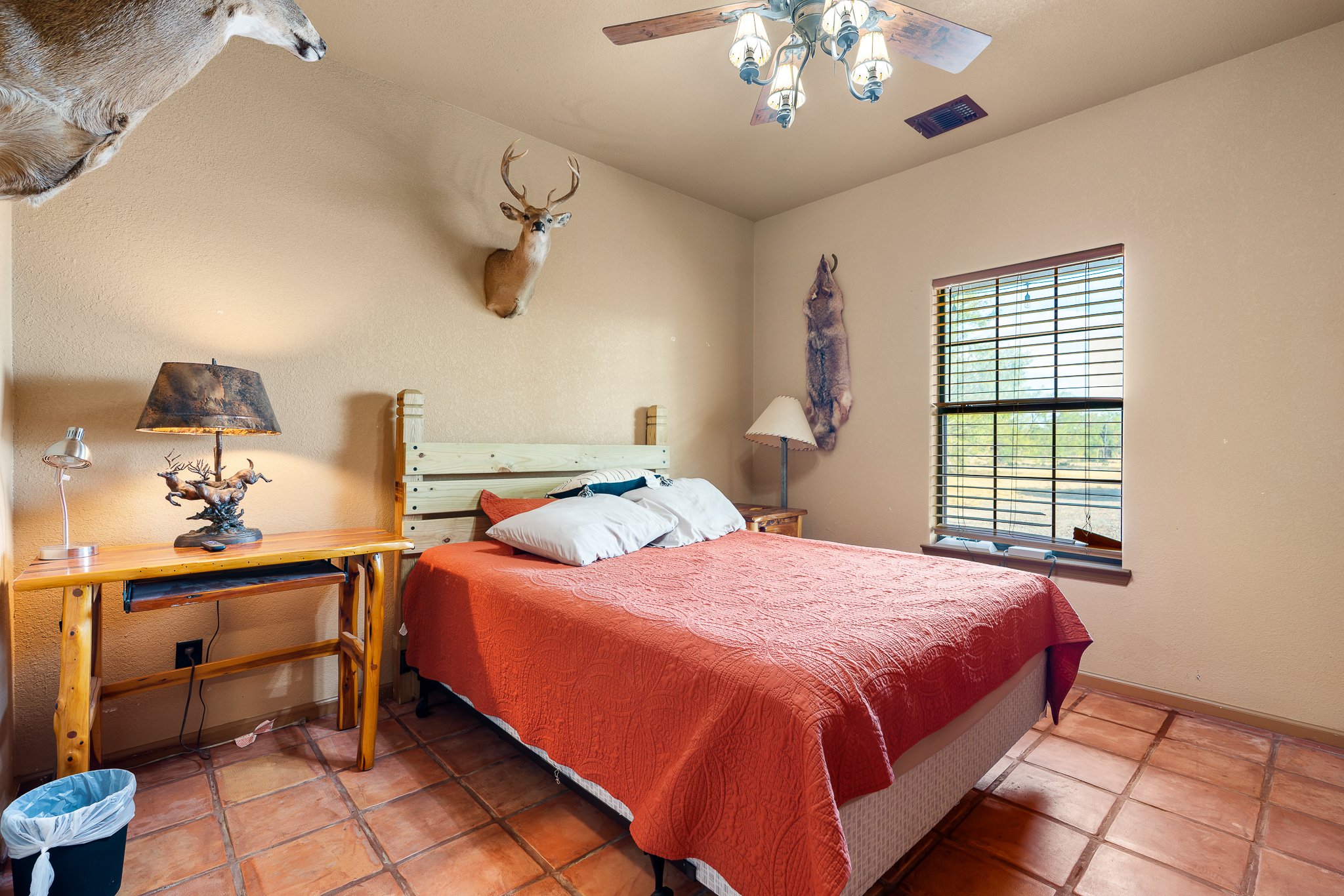Blue_Rooster_Ranch_Cabin_Interior-7.jpg