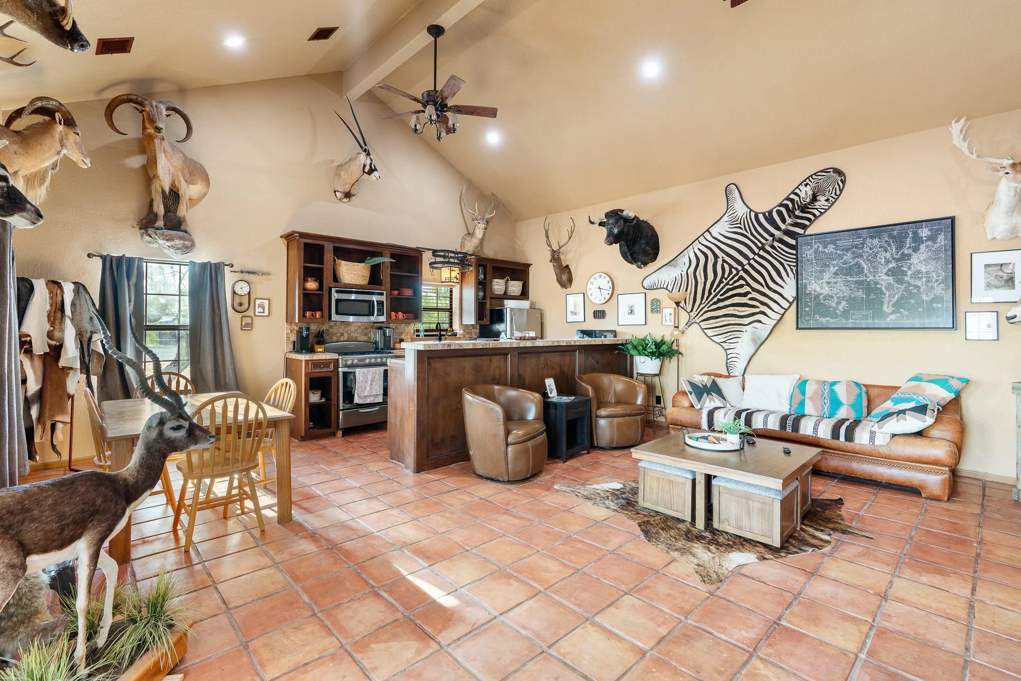 Blue_Rooster_Ranch_Cabin_Interior-1.jpg