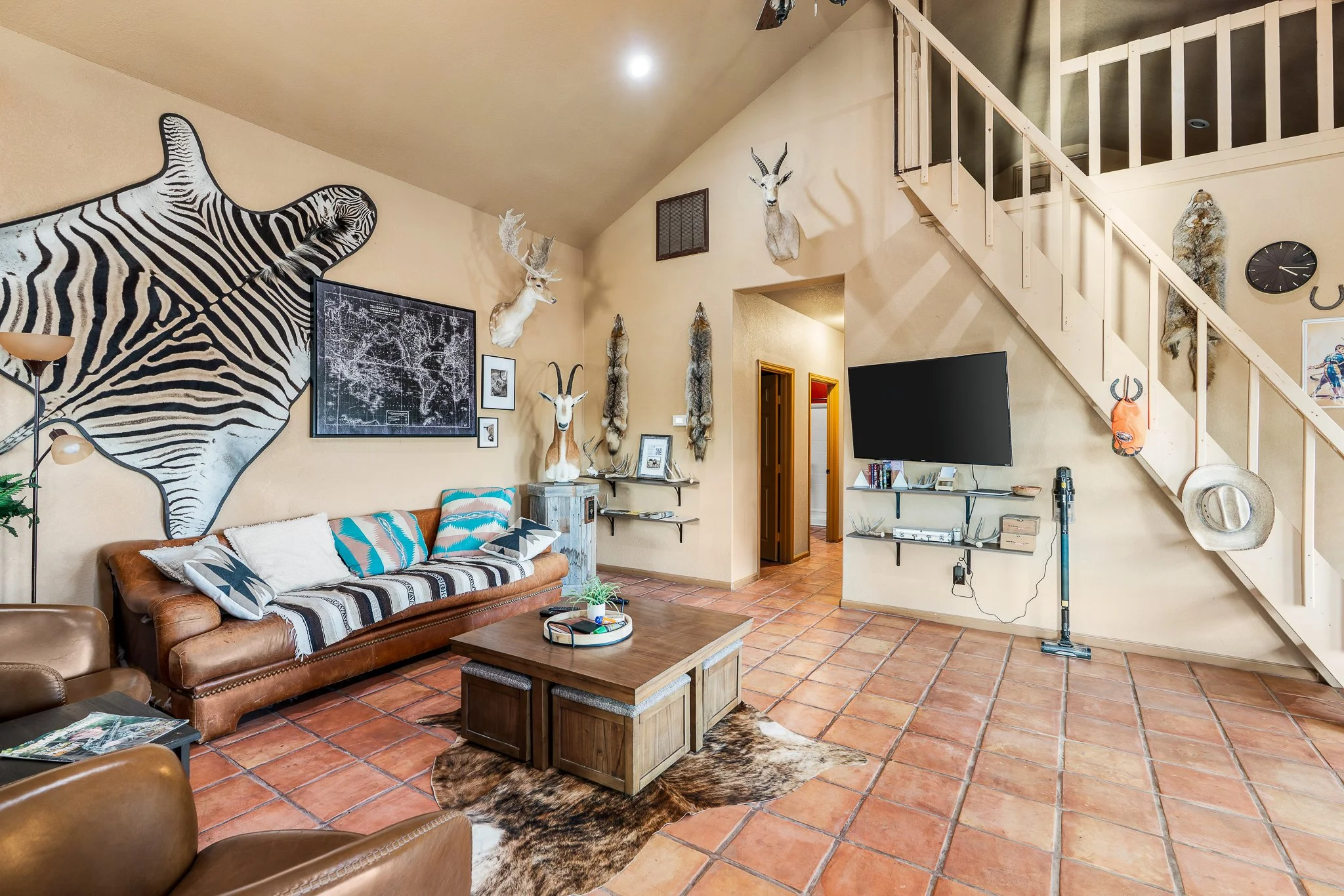 Blue_Rooster_Ranch_Cabin_Interior-2.jpg