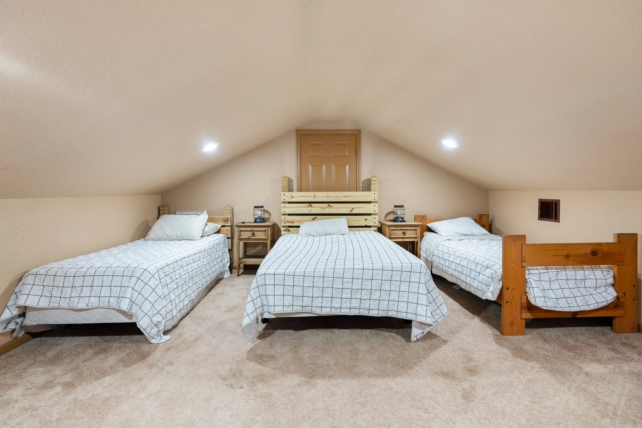 Blue_Rooster_Ranch_Cabin_Interior-12.jpg