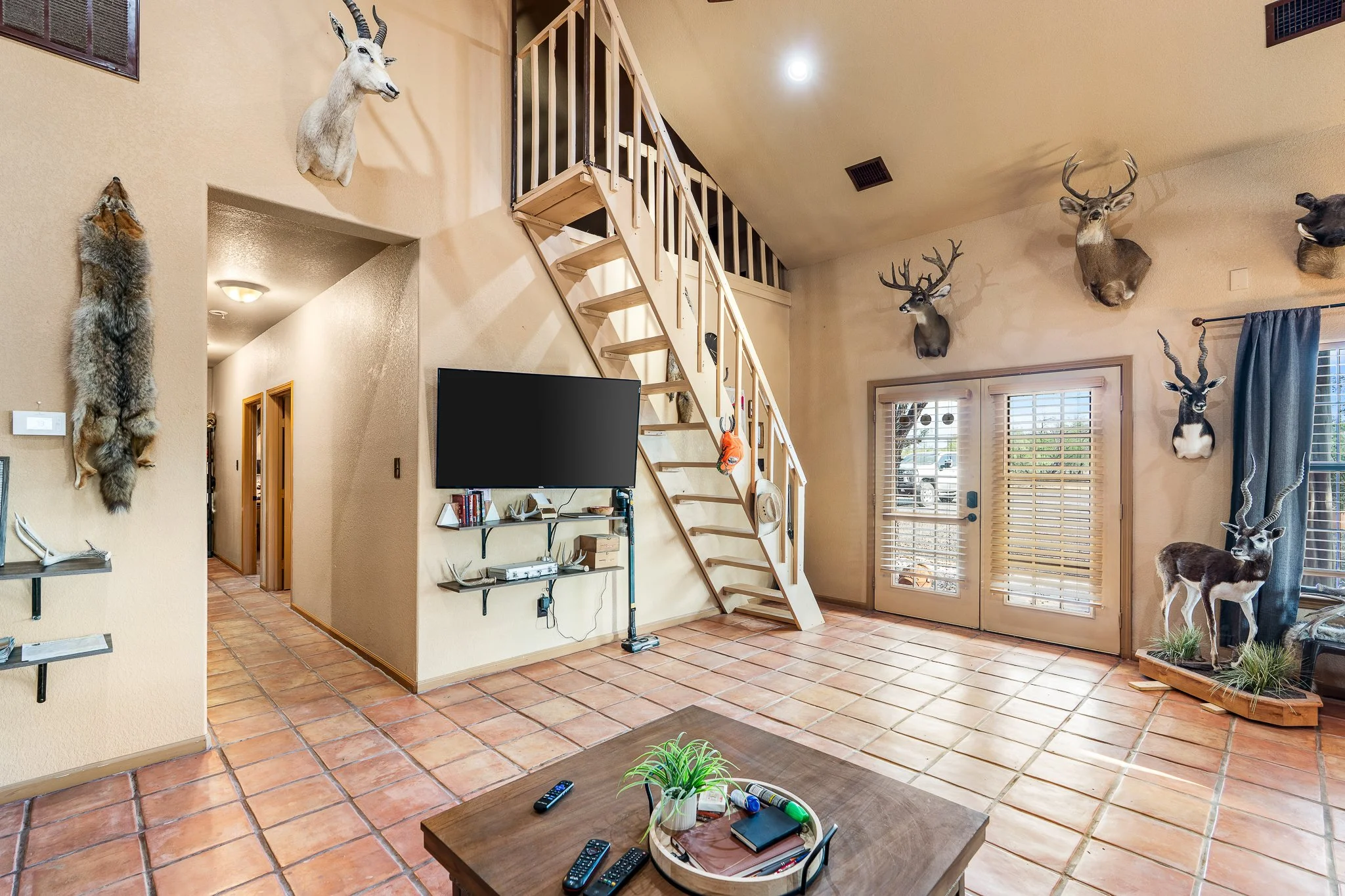 Blue_Rooster_Ranch_Cabin_Interior-3.jpg