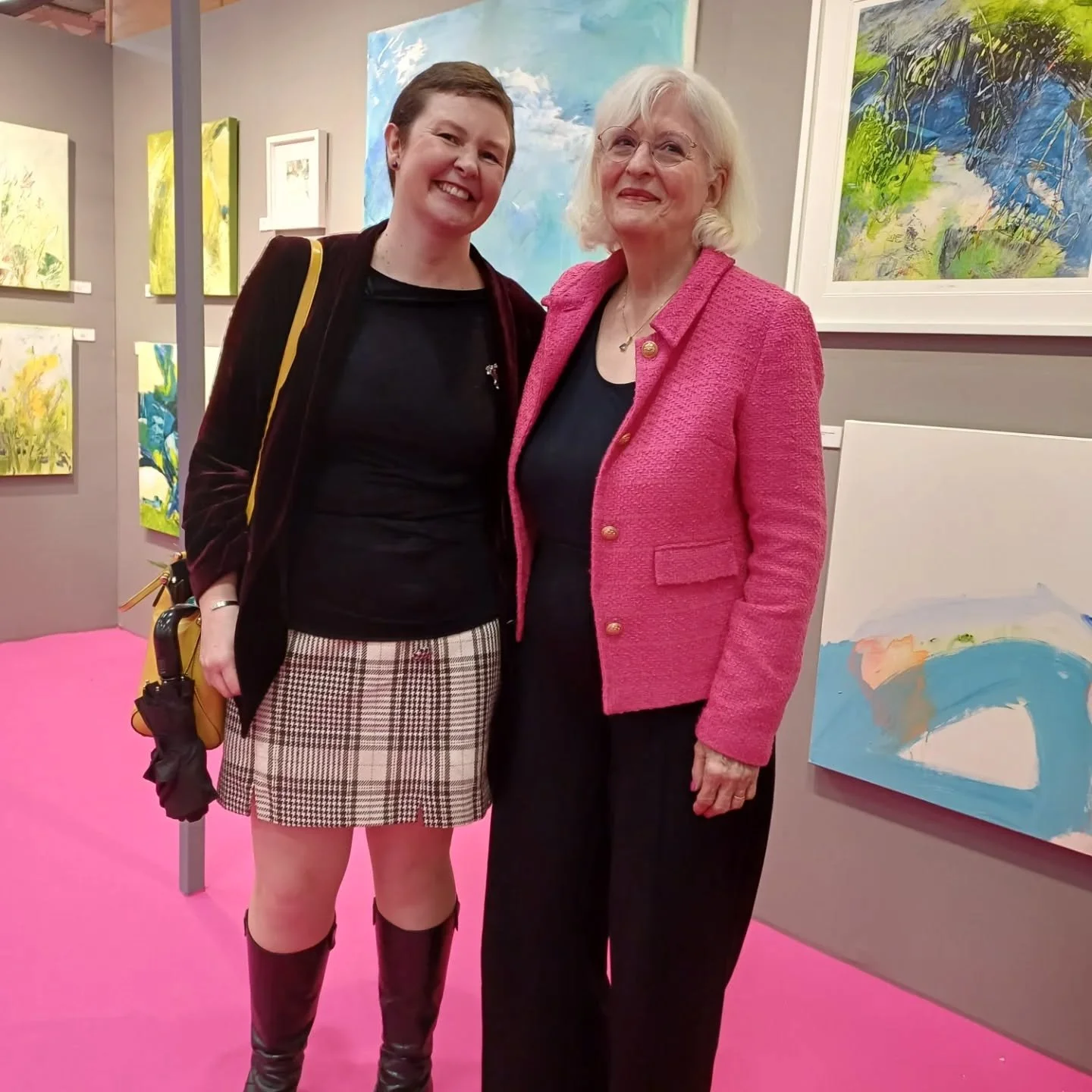 Visited #artsourcedublin today and had the absolute pleasure of meeting @yvonnemageescottpaintings and see her incredible work up close. 
Visceral abstract pieces which pull you in from a distance and small, intimate pieces which personally,  I could