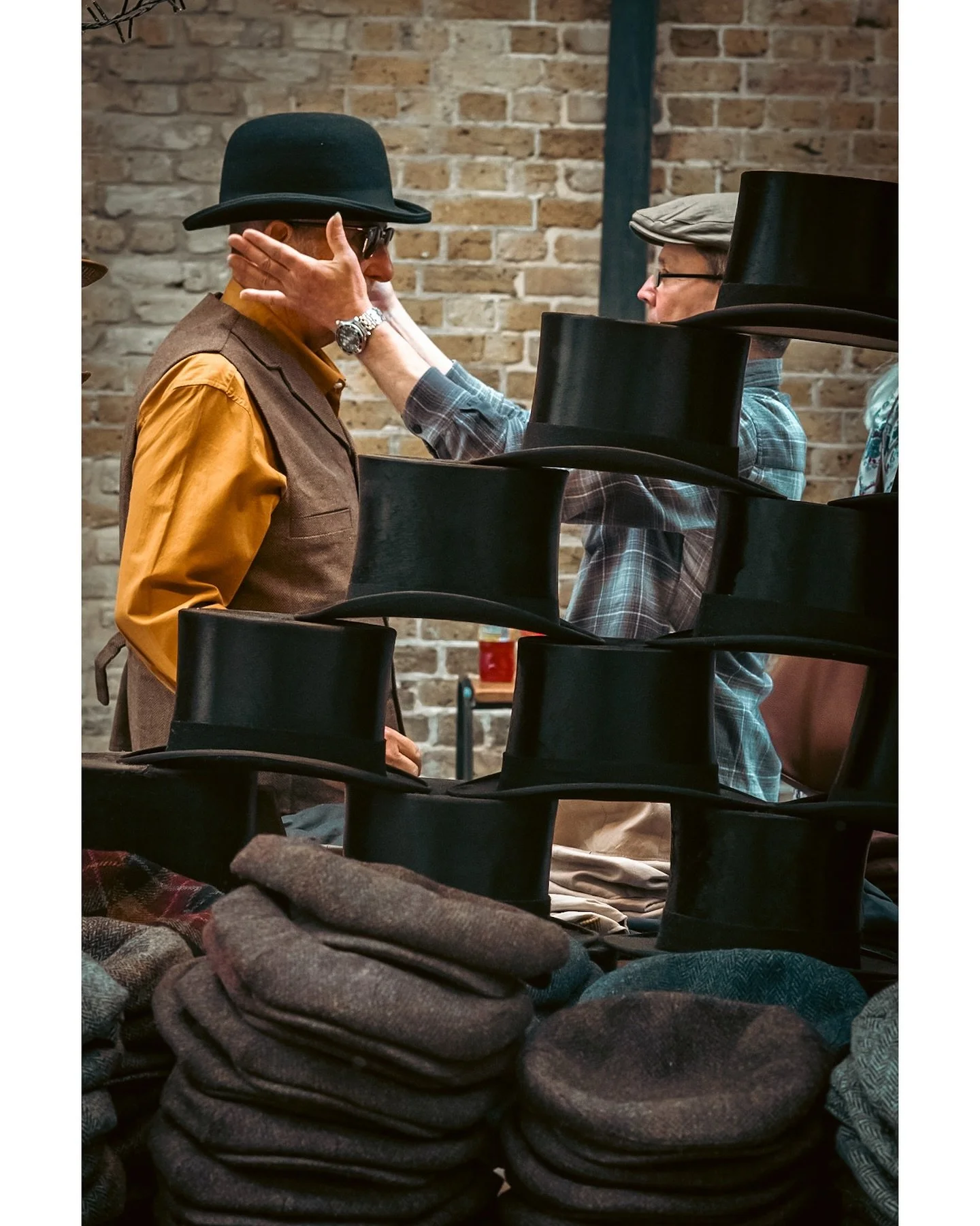 Random moments from last weekend that give rise to new ideas.

1. Old Spitalfields Market
2. Outernet, Tottenham Court Road
3. Old Spitalfields Market
4. Wembley Stadium after League One play-off final

#photography #london #londoncity #street #stree