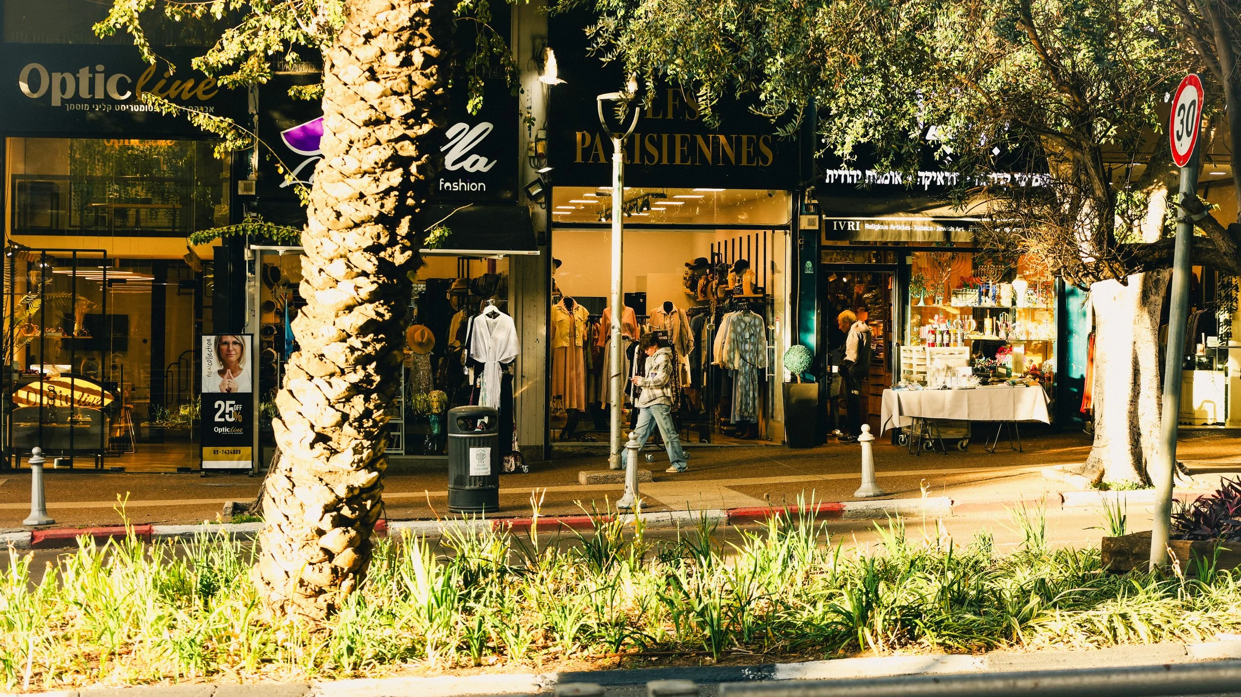 Raanana-Ahuza-Street-Photography.jpg