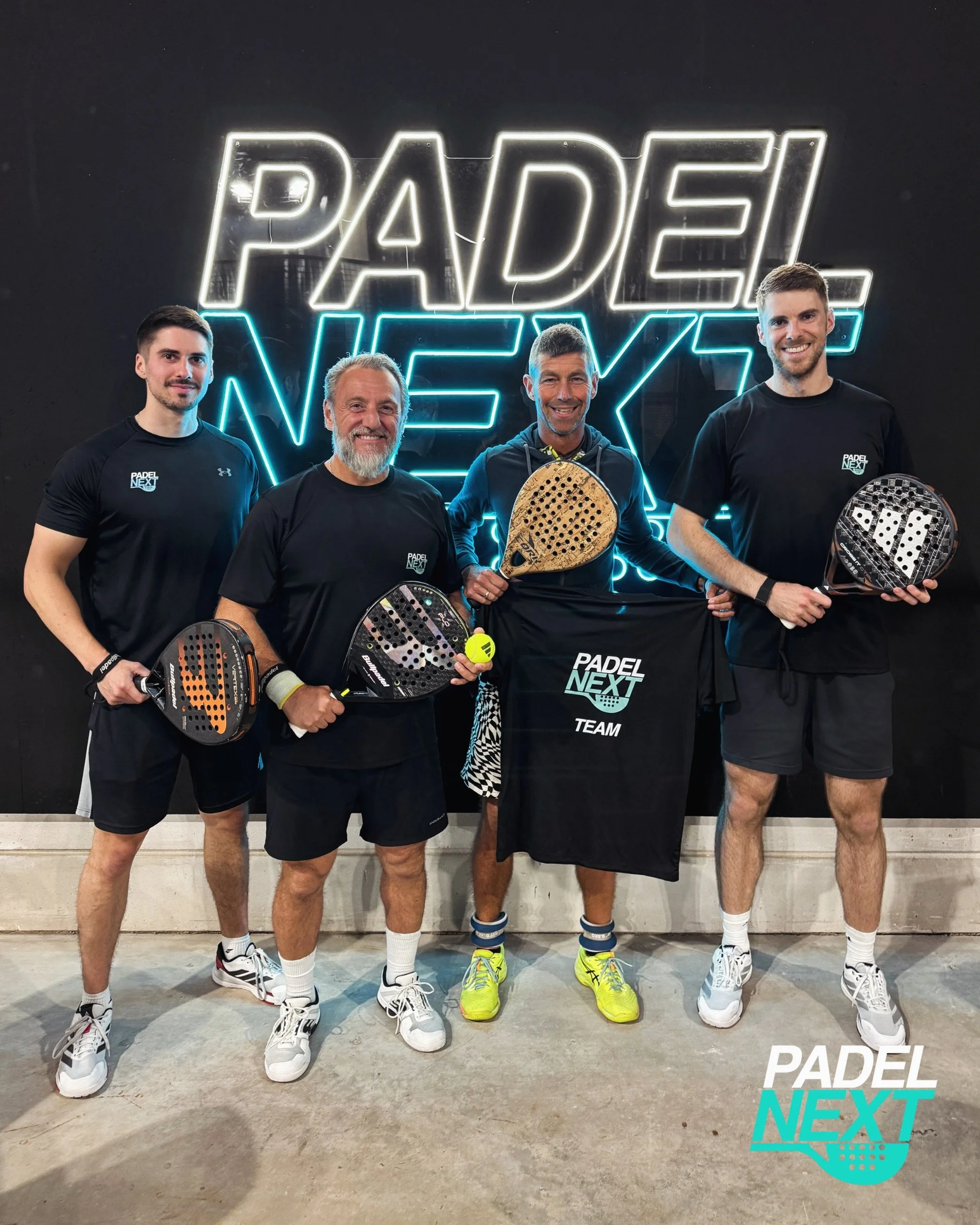 Unser Trainerteam w&auml;chst 🔥
Ab sofort ist neben Barto auch Olli Teil von Padel Next und verst&auml;rkt unser Coaching-Team.
Wir freuen uns riesig &uuml;ber die Verst&auml;rkung &ndash; und auf viele starke Trainingseinheiten mit euch! 💪
👉 Trai