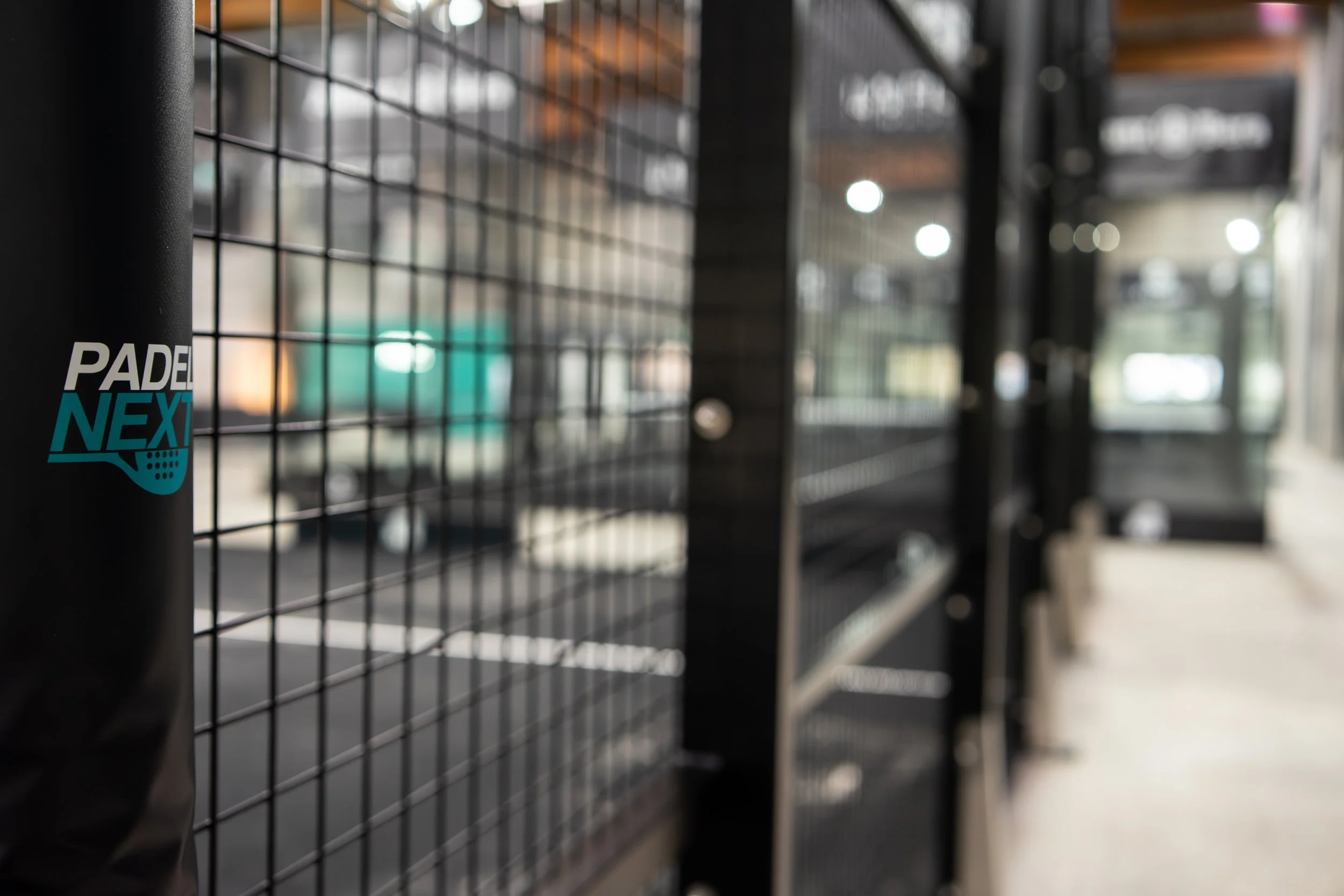 Padel Next Indoor Court mit Logo
