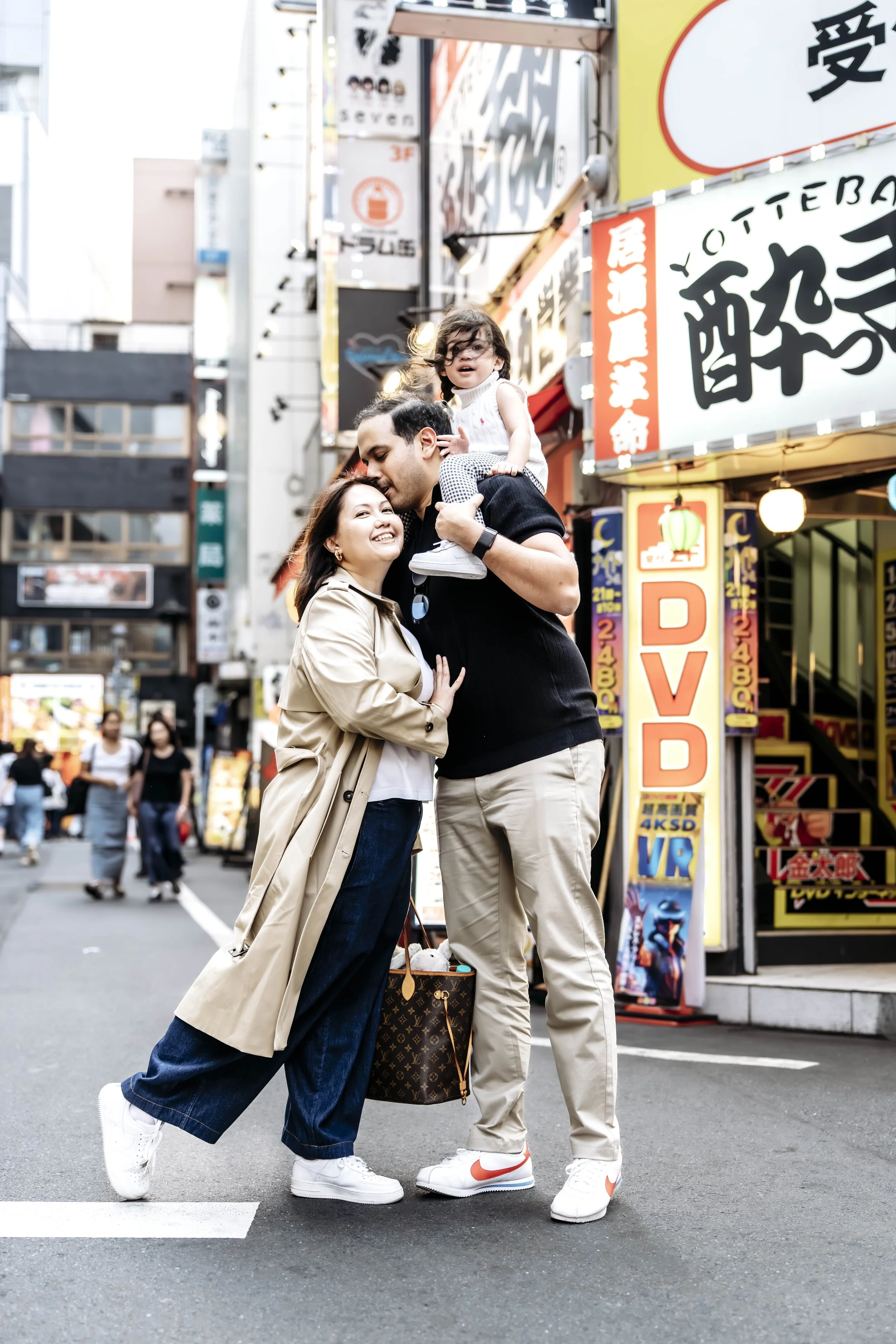 Family with a young girl photoshoot in Tokyo