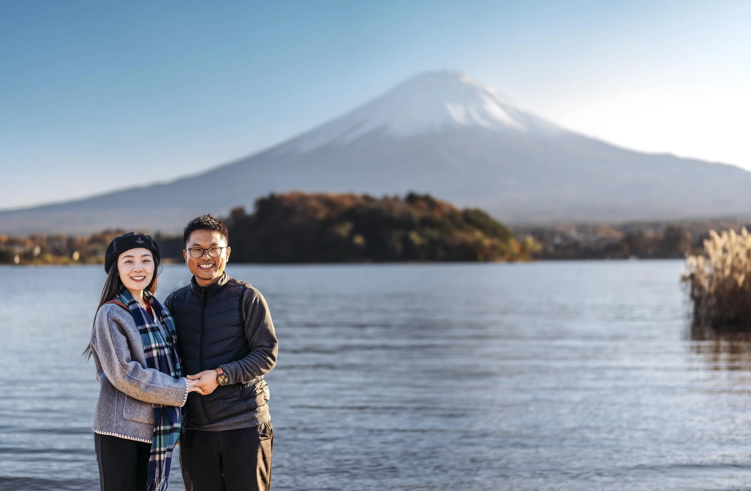 Couple enjoying an autumn photoshoot surrounded by seasonal foliage in Japan
