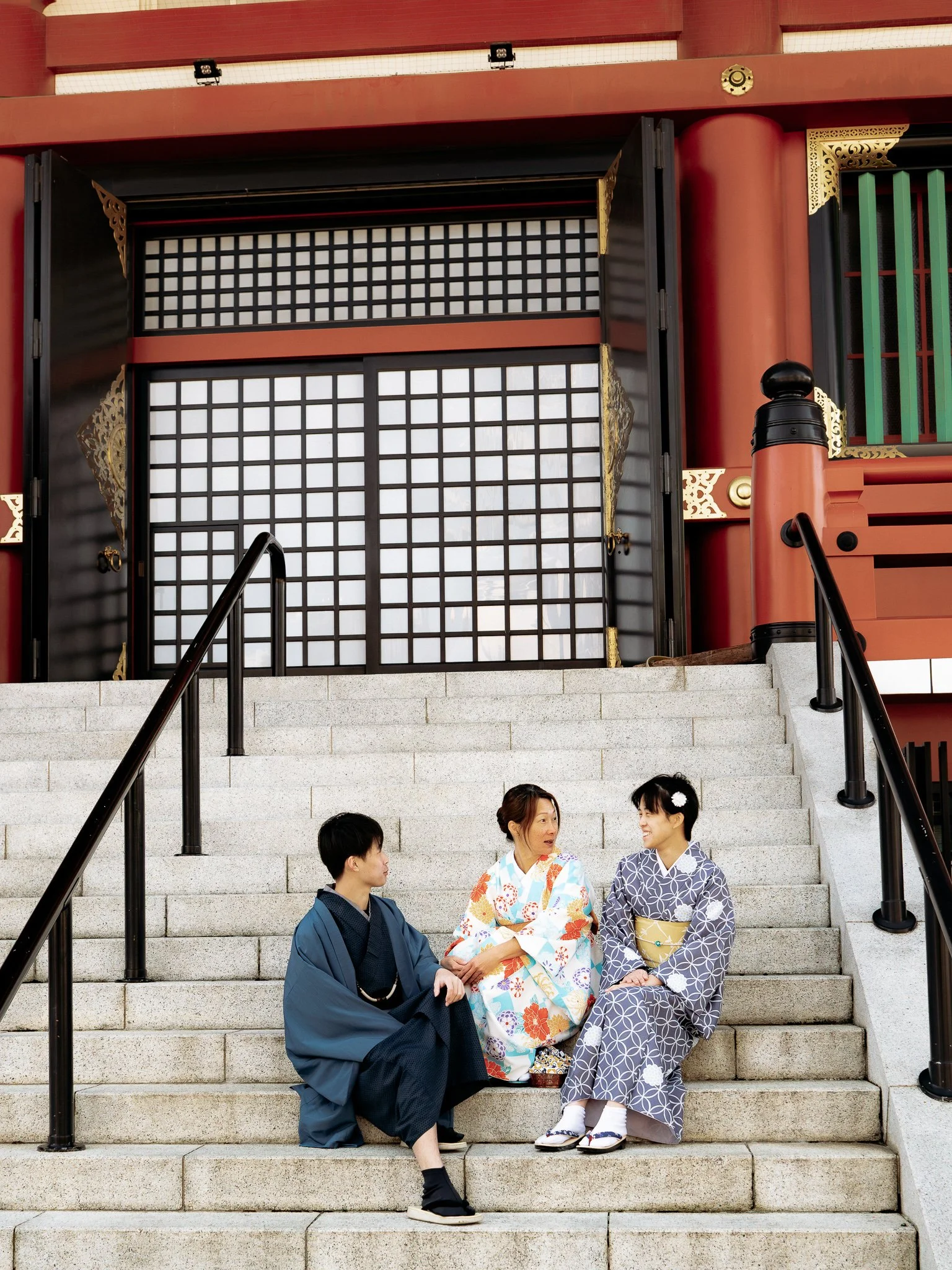 tokyo-family-kimono-photoshoot-asakusa-sensoji-31.jpg