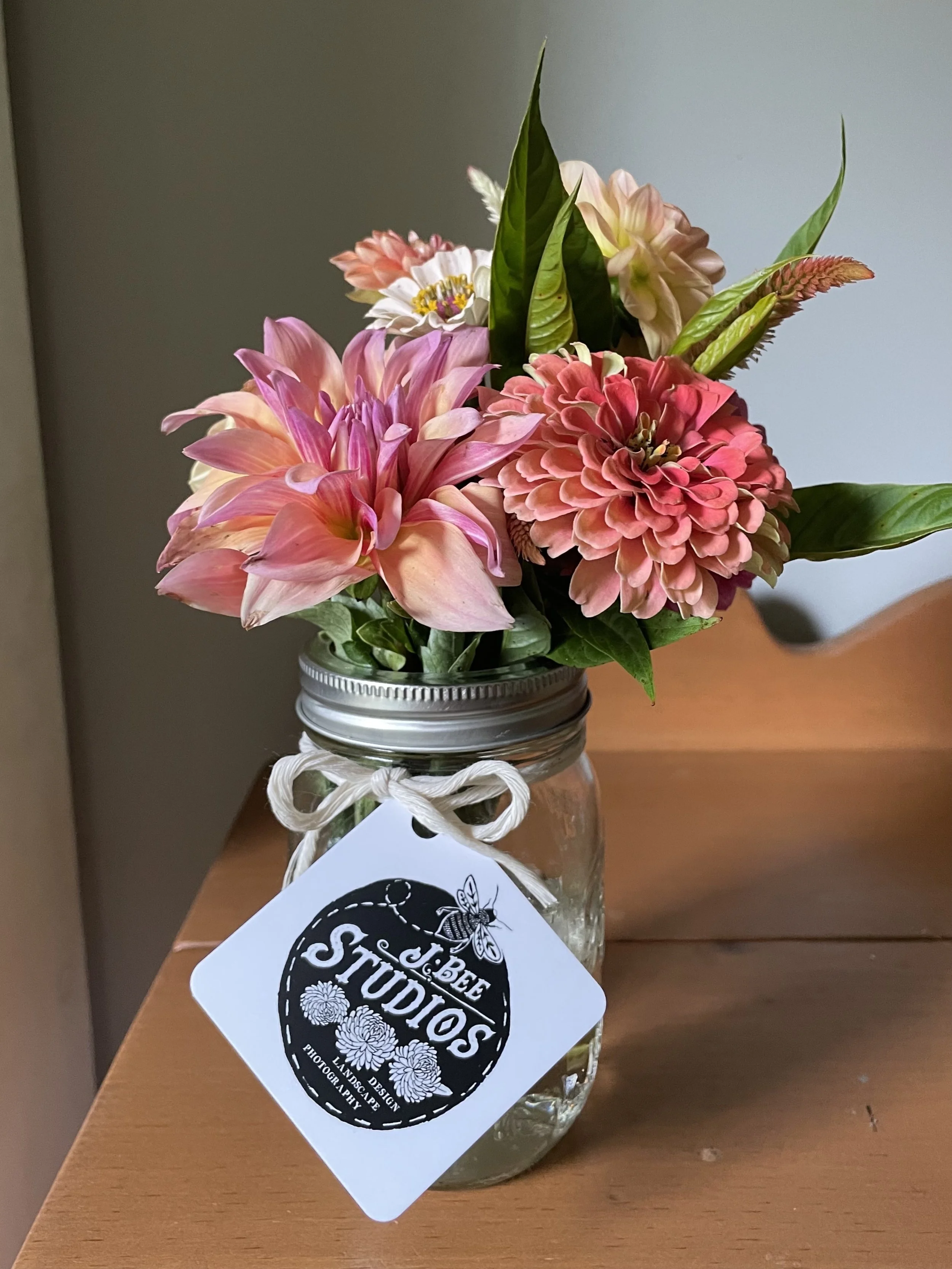 Dahlia bouquet- medium mason jar