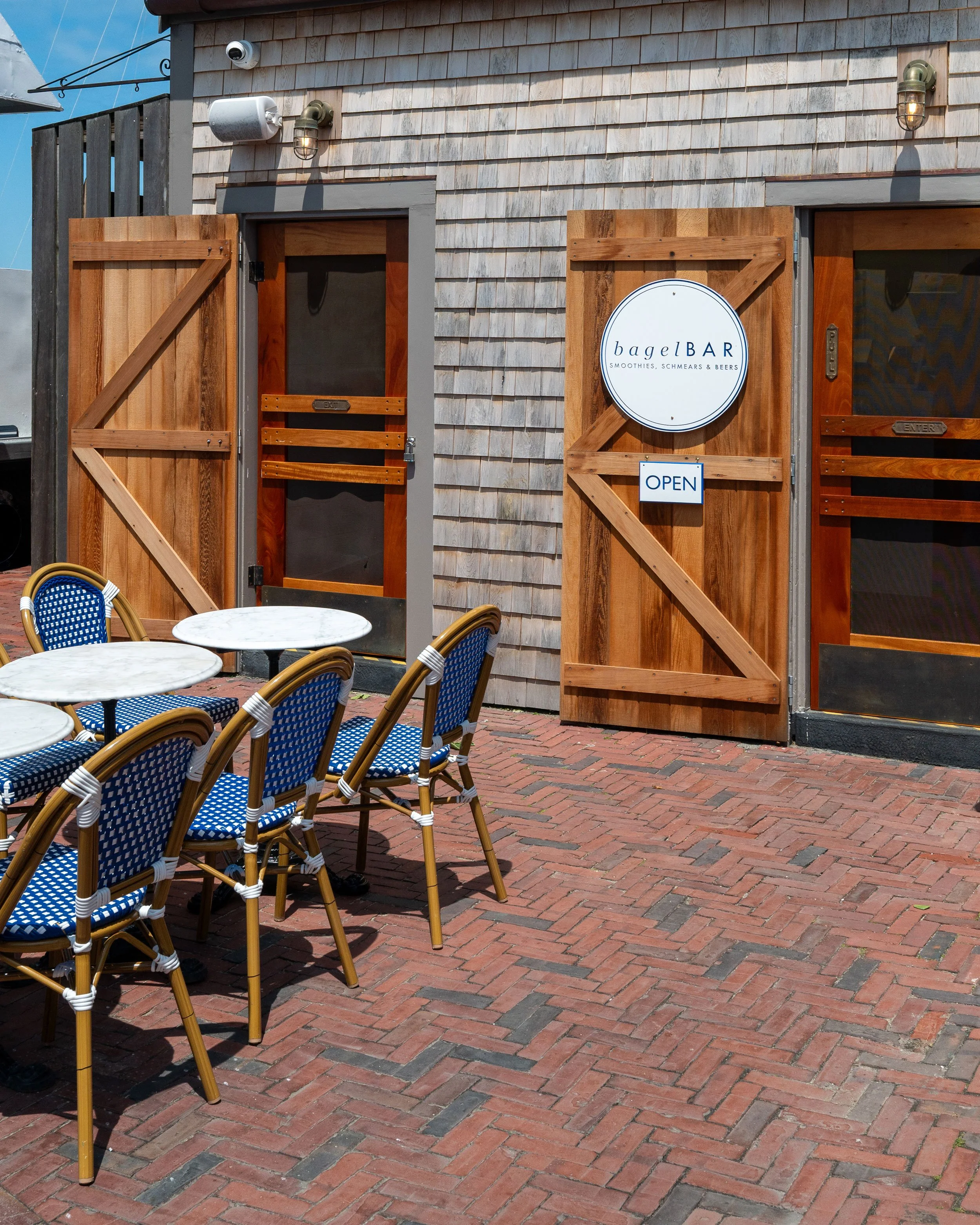 bagelBar_OutdoorFront_PhotoCred_WendyMillsPhotographyweb.jpg