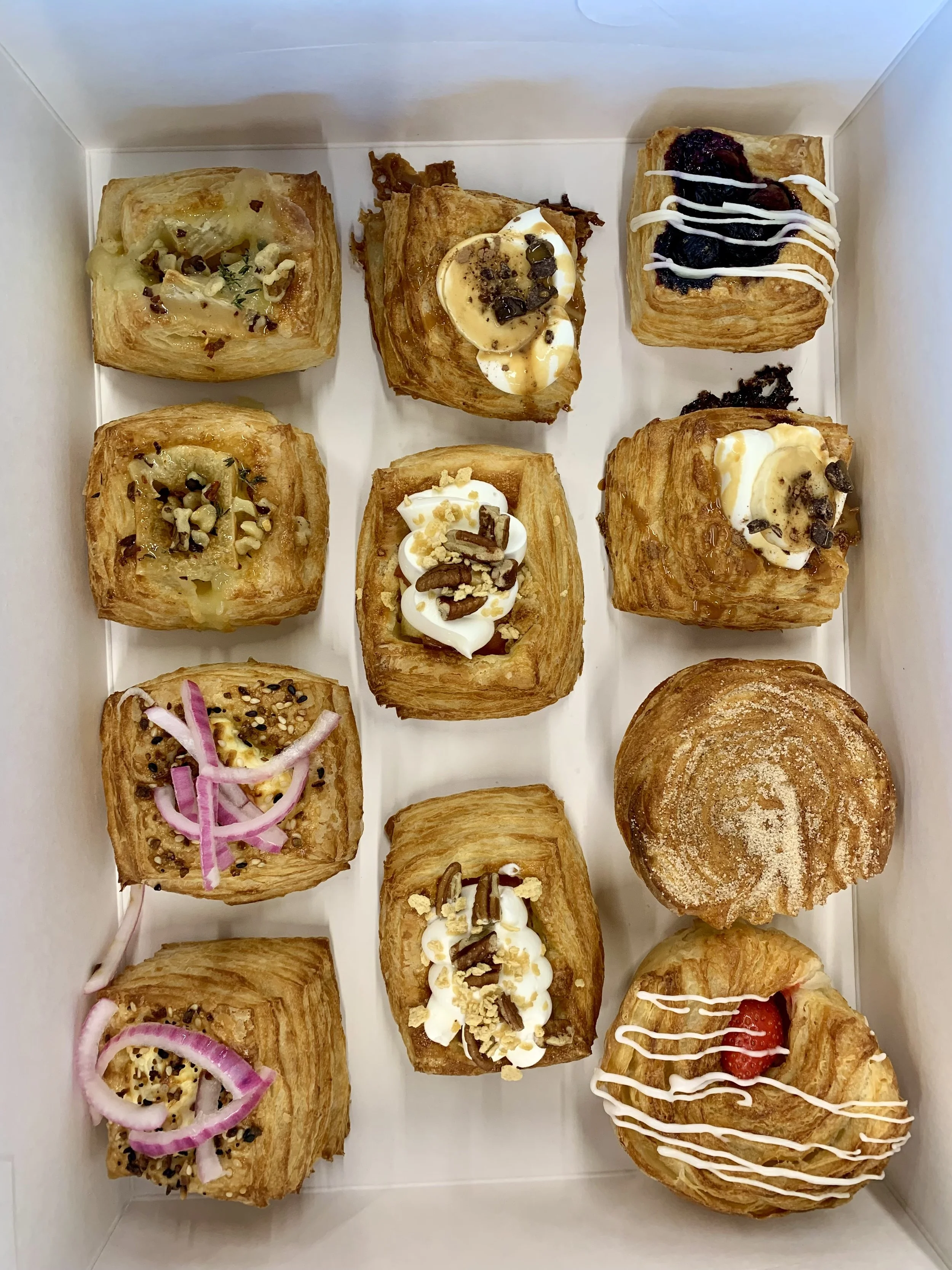 Assorted Pastry Box (12)