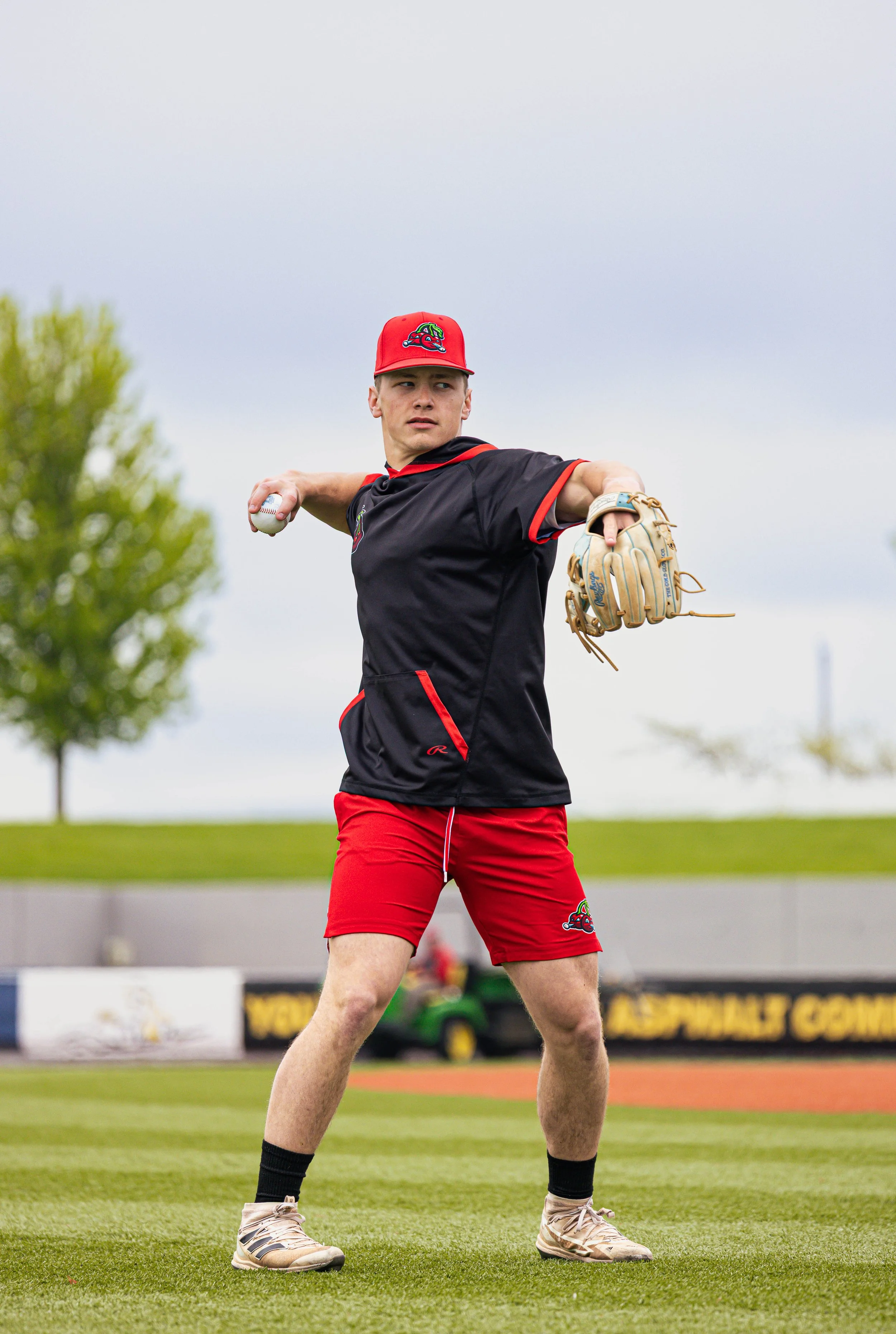 Mallor_Caleb_wide_throwing.jpeg