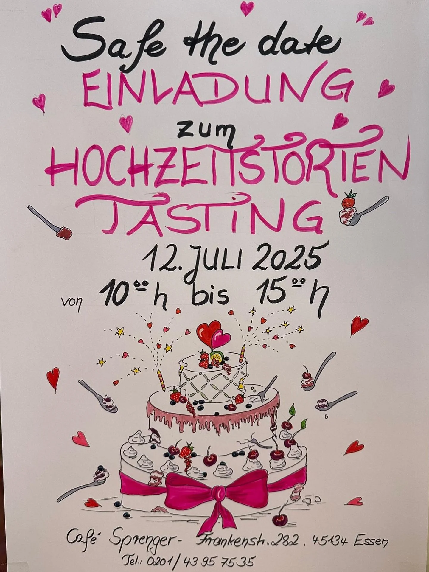 🍰💍 Save the Date &ndash; It&rsquo;s Cake O&rsquo;Clock! 💕🎂
Am 12. Juli wird nicht geheiratet, sondern probiert &ndash; und zwar Hochzeitstorten!
Von 10&ndash;15 Uhr im Caf&eacute; Sprenger wird getestet, geschlemmt und verliebt gel&ouml;ffelt. 😋