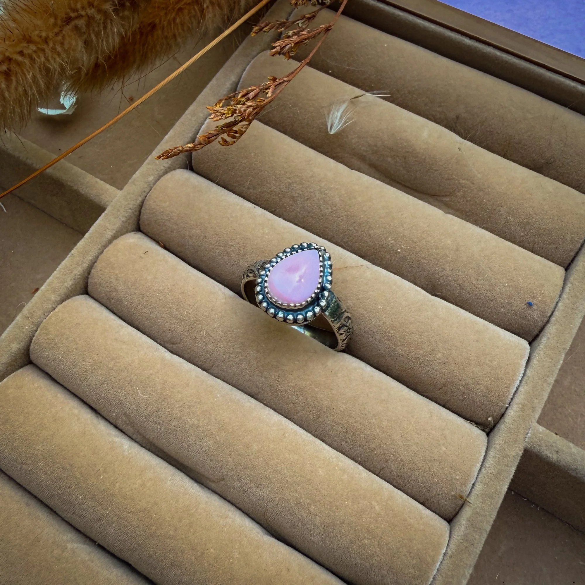 pink-conch-sterling-silver-pattern-band-stacker-ring-4.jpg