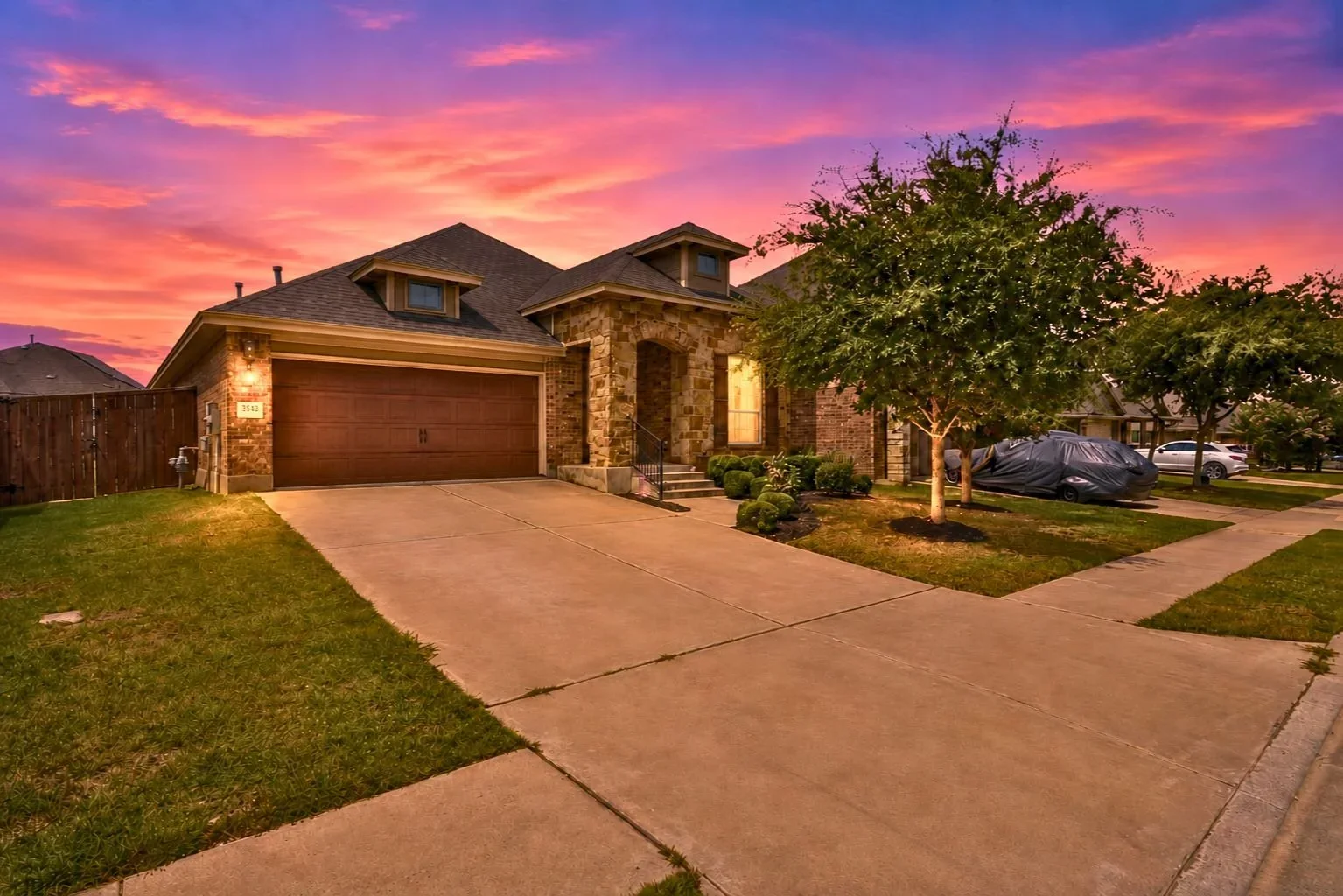Twilight Photos - Active Listings - 2.webp