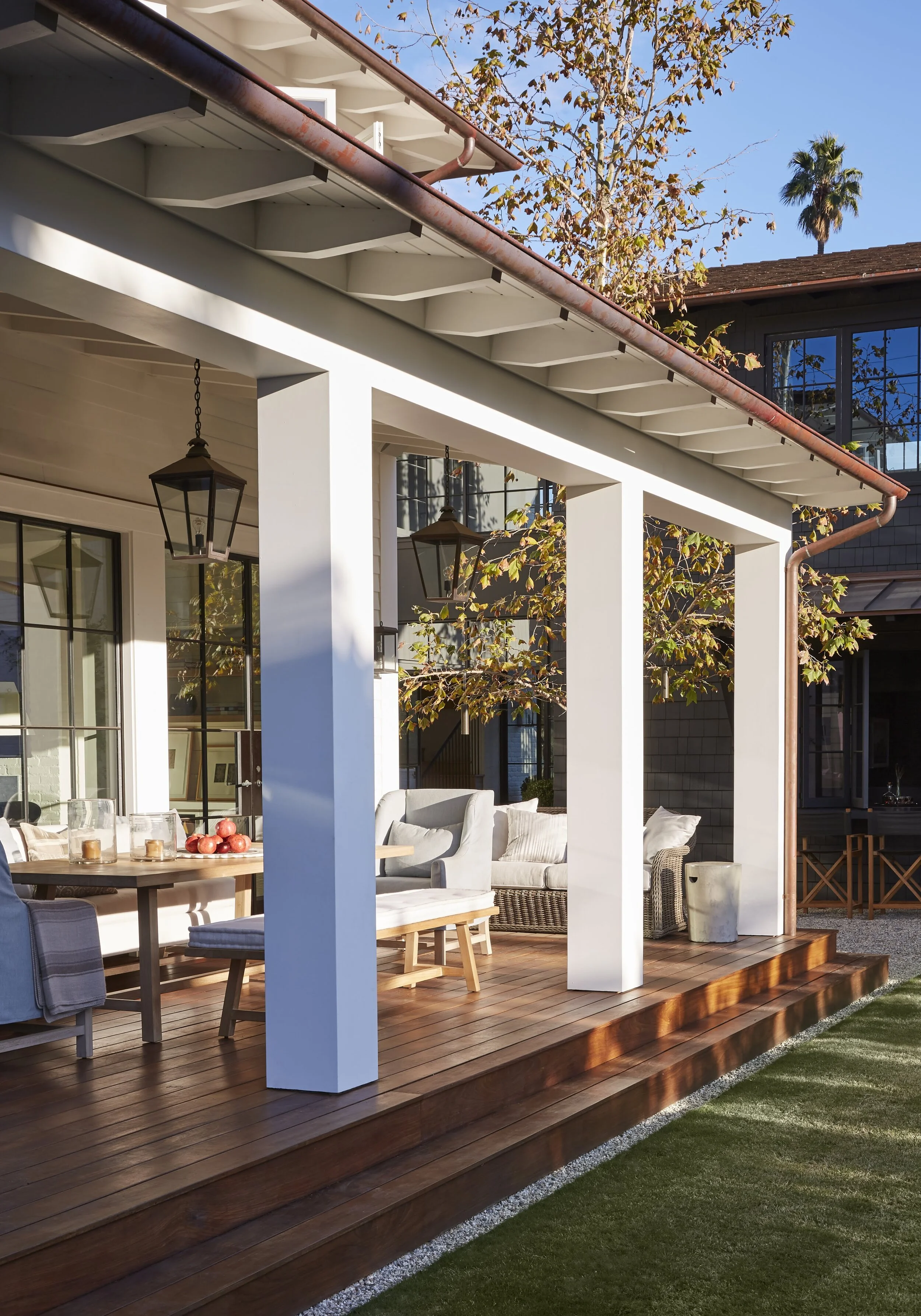 dinningporch1_898.jpg