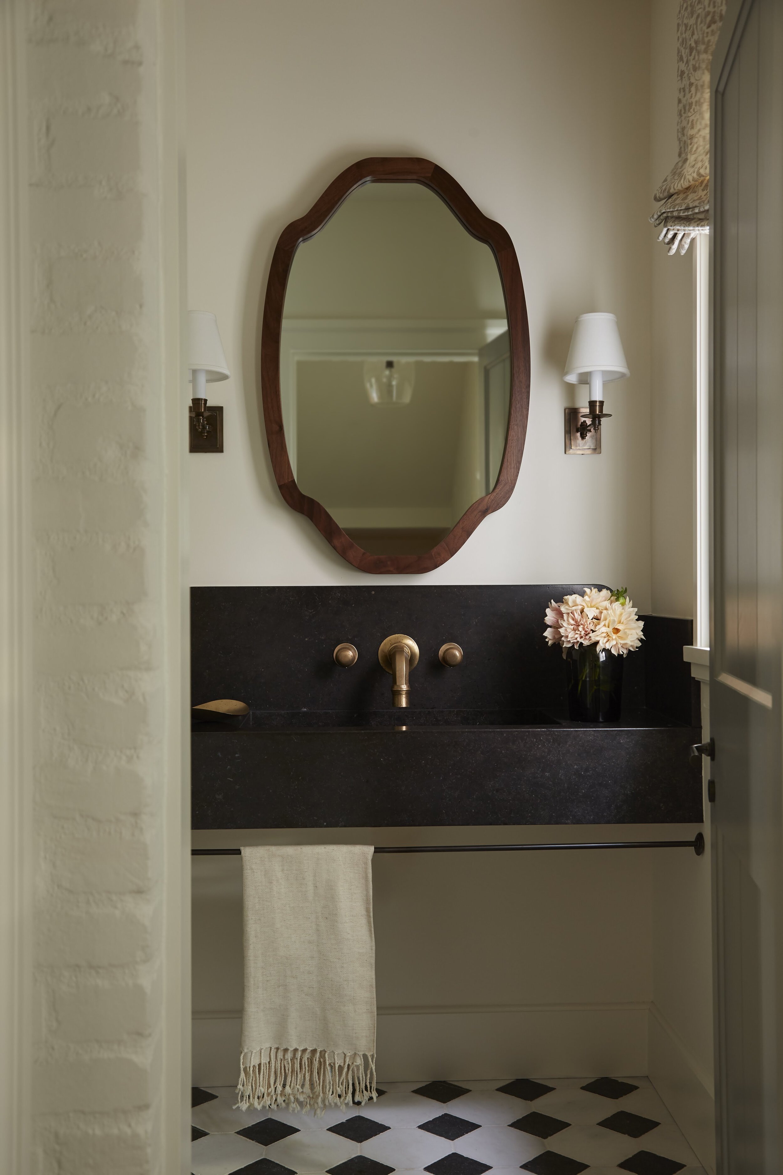 powderroom1_987.jpg