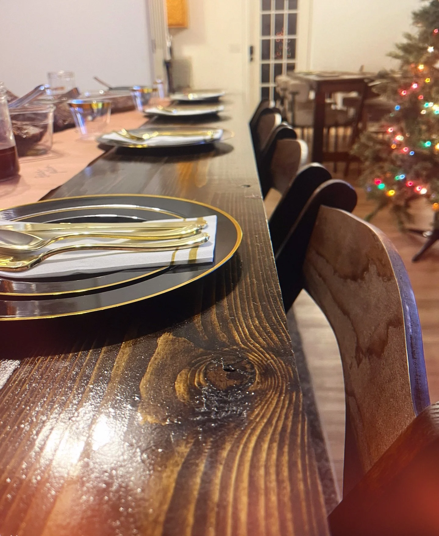 Events small in size but big in heart. 🖤🏡 we love it. This was the calm before the storm at a church home group Friendsgiving last week 🍁

Tables &amp; chairs by The Village Event Rentals in Athens TN

#eventrentals #rentalsknoxville #weddingseast