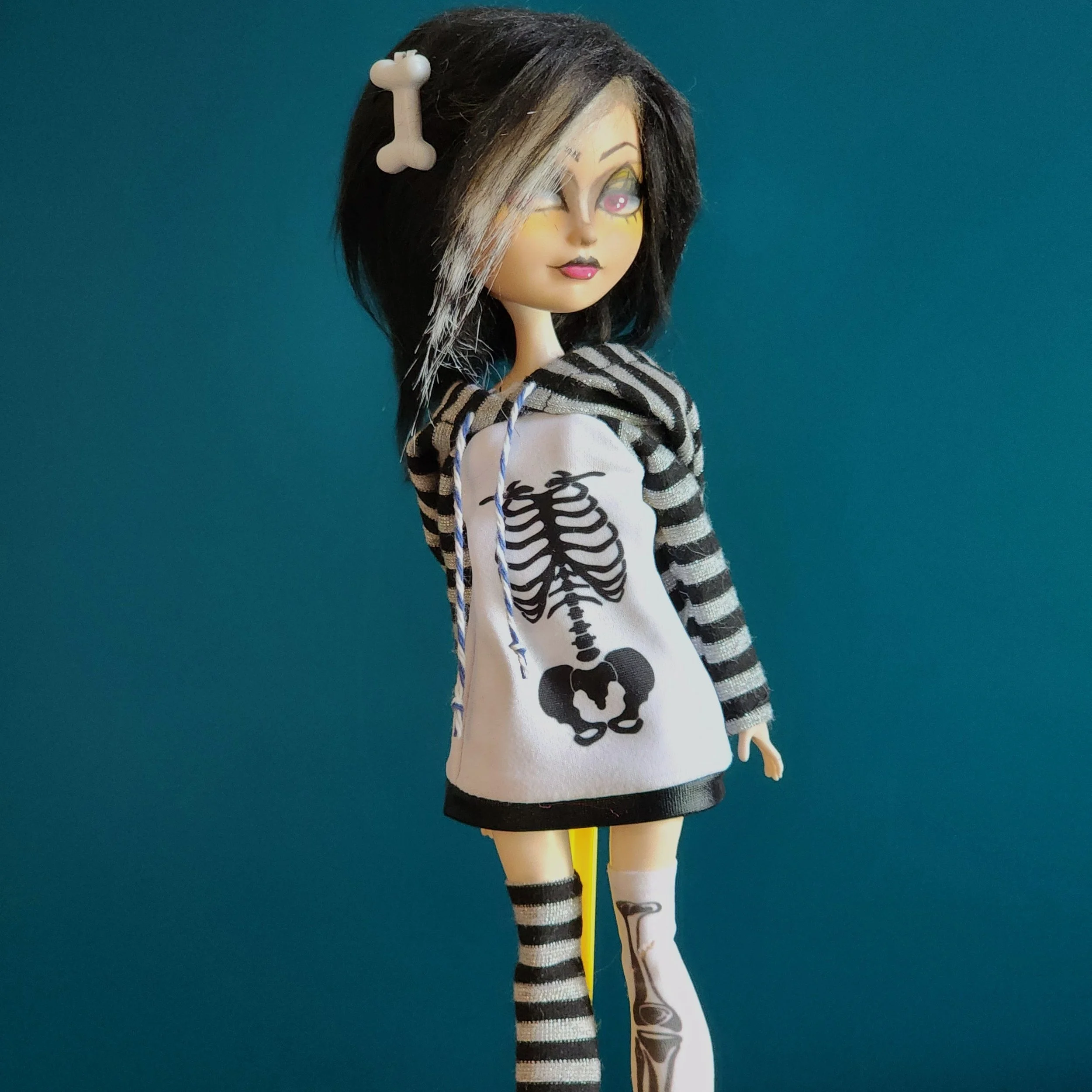 Jeanie - Y2K "Goth Stare"