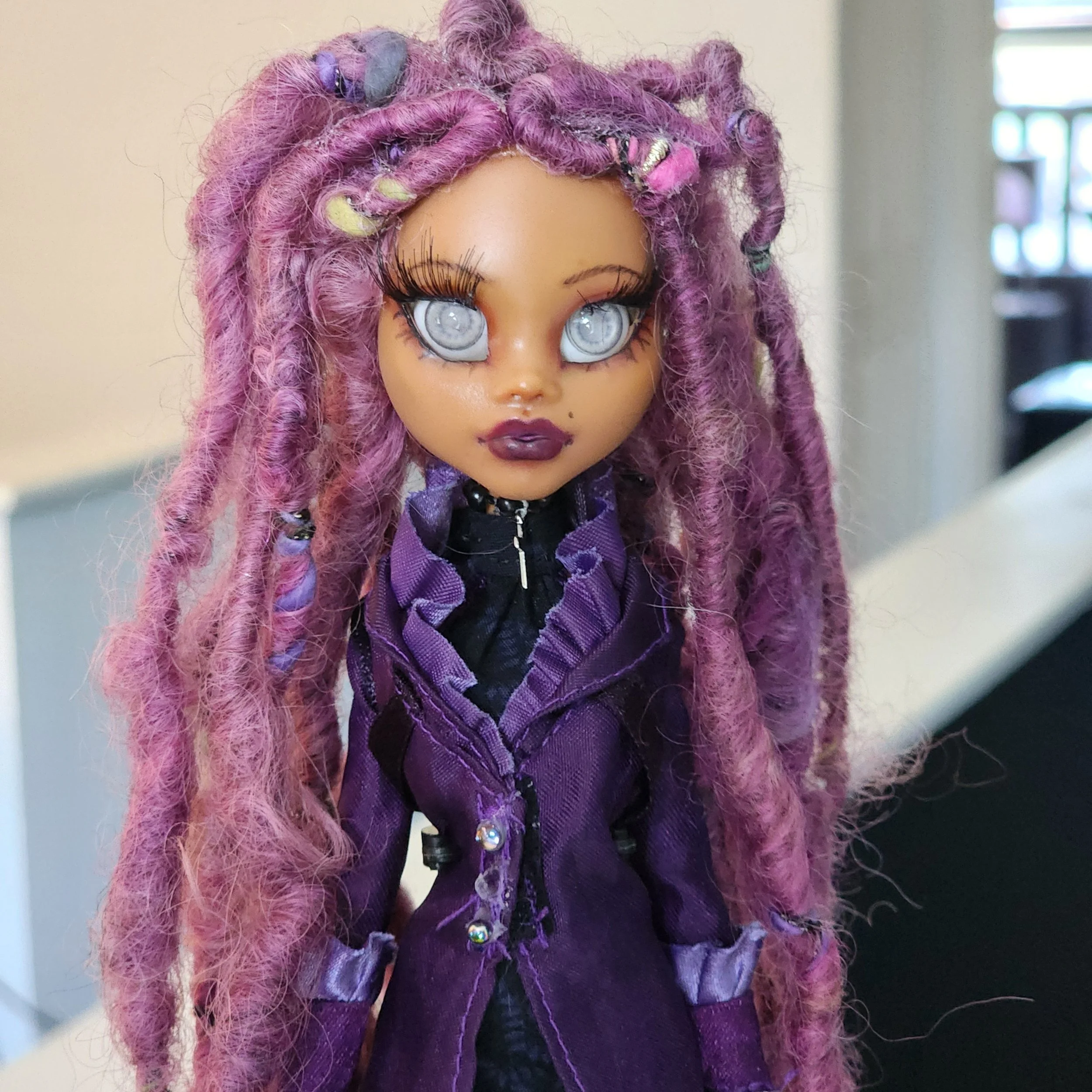 Vivika - Corporate Goth Girlie