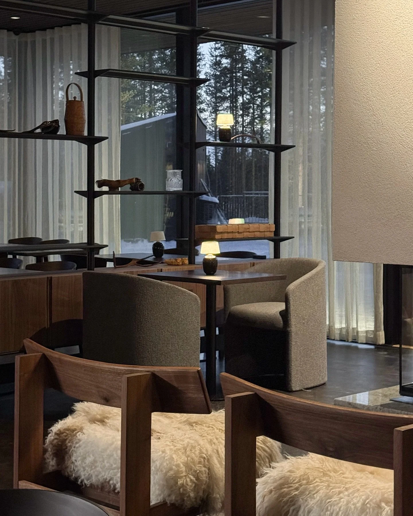 Our interior designers @juttatanninen @studiojasminekanerva visited us last week to finish final touches! Everything looks great and we are ready to open @haloigloos  in less than one week from now! 

Settle into a soft chair by the fire, sip a warm 