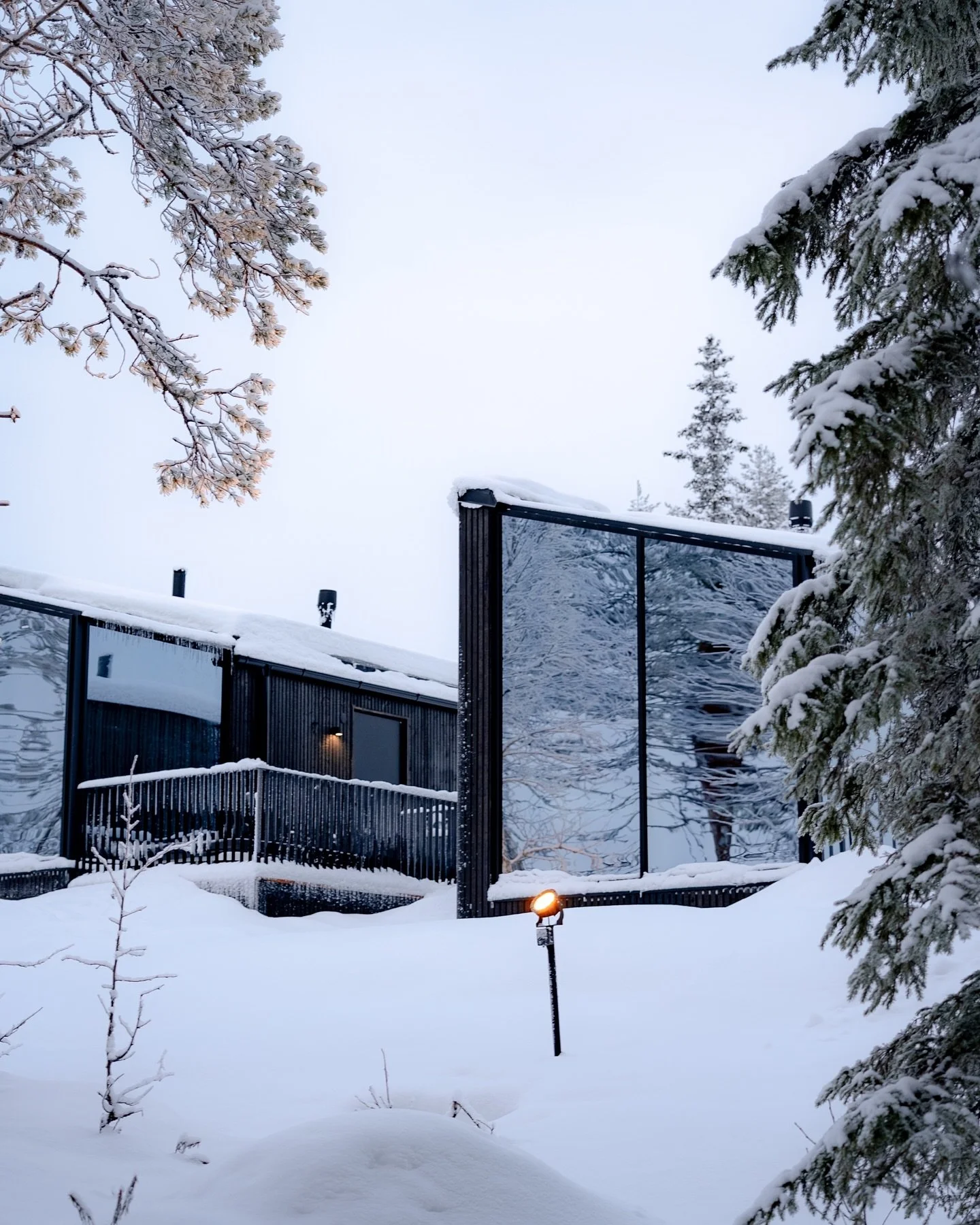 Room tour one of our gorgeous @haloigloos ☺️
Tucked away in the stillness of the Arctic wilderness, our private glass igloos offer an unforgettable blend of comfort, seclusion, and natural beauty. Each igloo features a heated glass roof for unobstruc