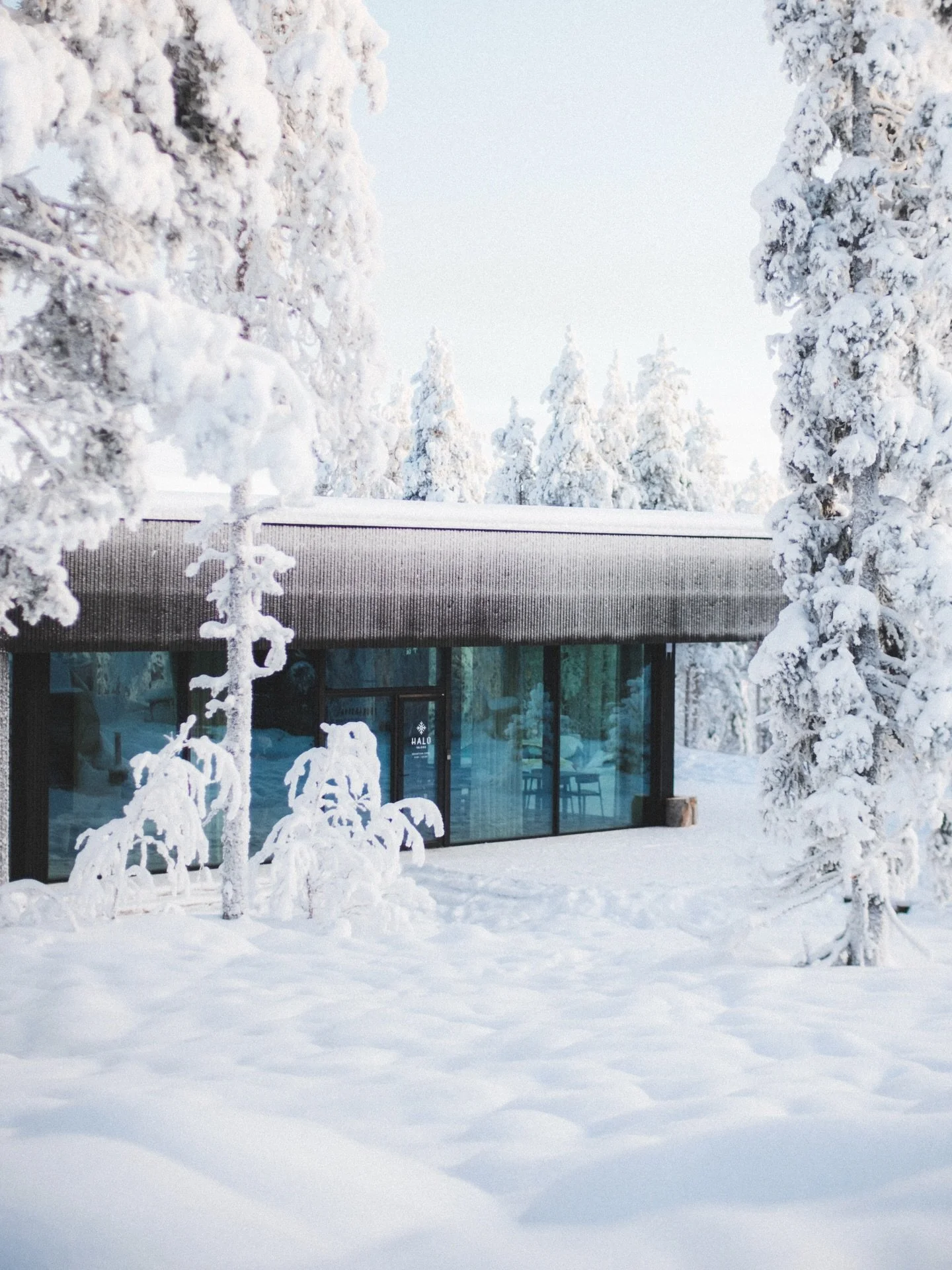 Did you know that breakfast and dinner buffets are included in your stay, featuring seasonal dishes inspired by local Arctic ingredients?
Whether you&rsquo;re enjoying a full meal in Restaurant Aurora or sharing a fireside drink in the Lounge or Rein