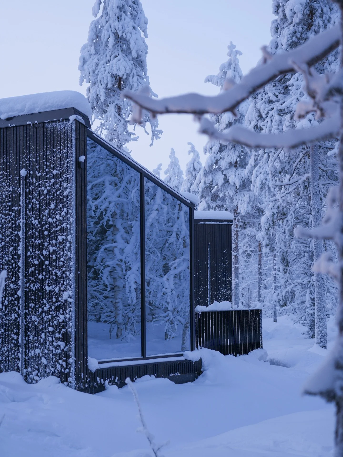 Imagine waking up in one of our @haloigloos , going to sauna and outdoor jacuzzi, eating yummy breakfast, visiting our adorable reindeer and seeing mesmerizing Aurora Borealis 🇫🇮☃️🥹

With code &ldquo;MAR26&rdquo; via our website you can book one o