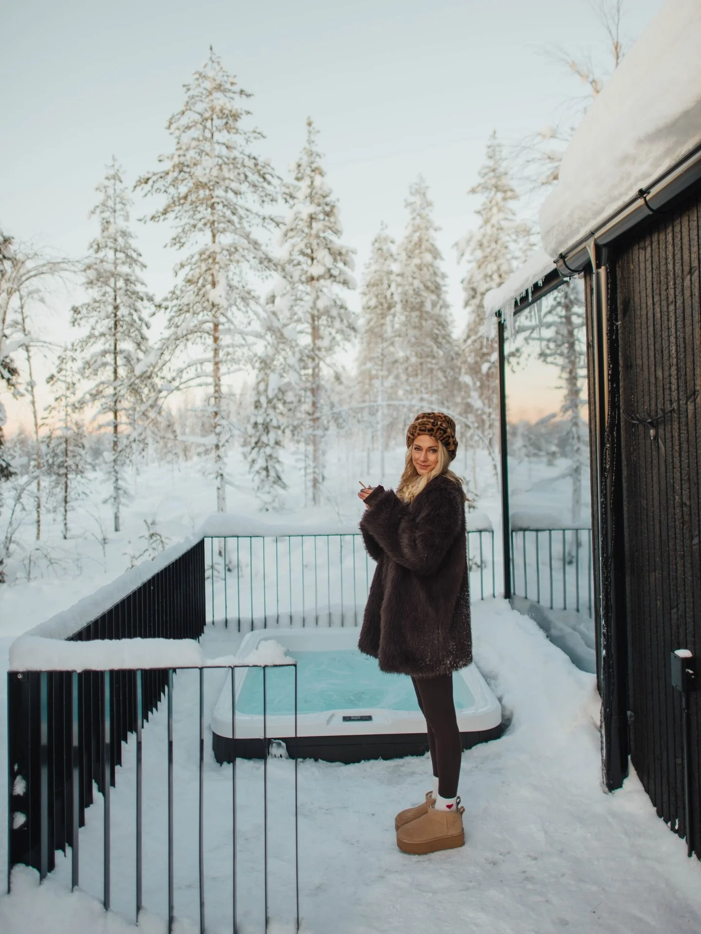 Family time is the most precious thing  especially when you take your family to Lapland and stay at @haloigloos 🇫🇮☃️🤗

Reindeer feeding, yummy food, outdoor jacuzzi with your kids and if you&rsquo;re lucky enough you might see the Northern Lights 