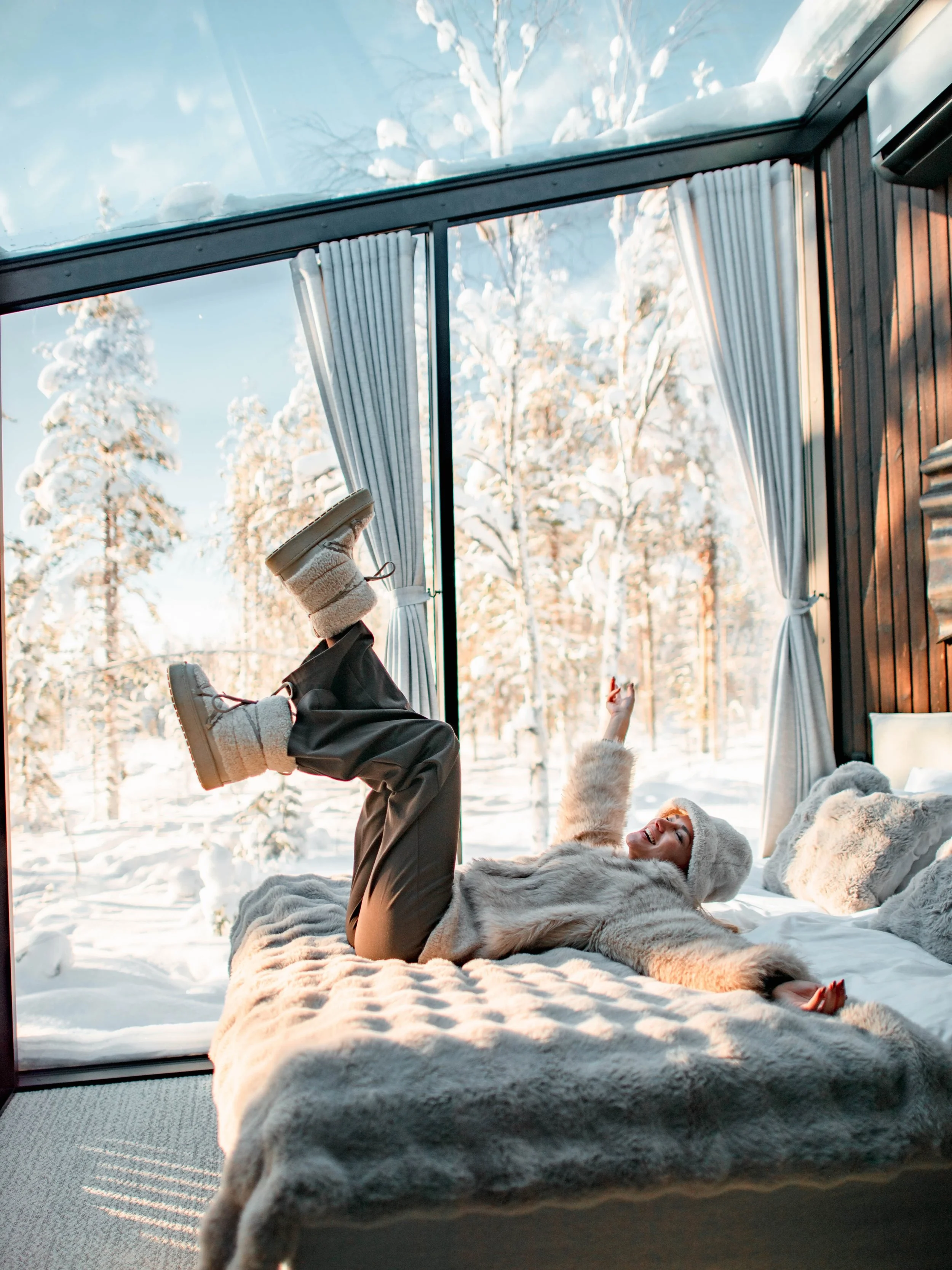 🌟‼️Bookings for season 2027&ndash;2028 are now open! ‼️🌟
&nbsp;
Your Lapland escape starts here. Imagine waking up beneath the Arctic sky, unwinding in your private sauna and outdoor hot tub, and watching the Northern Lights dance above your glass 