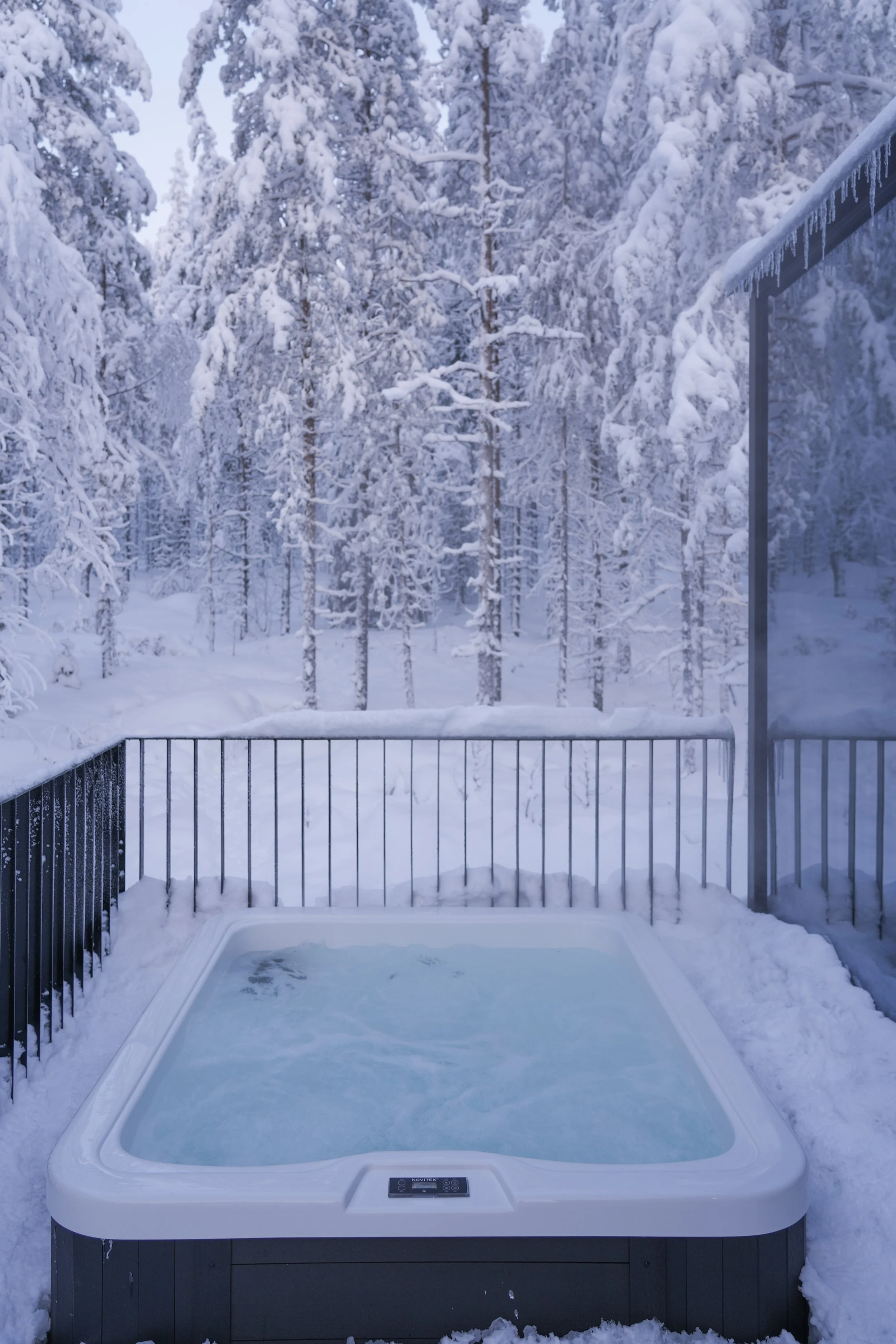 Private Outdoor Hot Tub Halo Igloos rovaniemi lapland