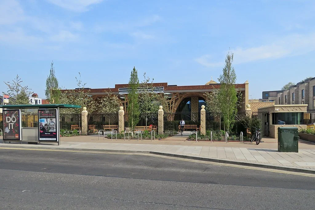  Cambridge Mosque by John Sutton, used under CC BY-SA 2.0. 