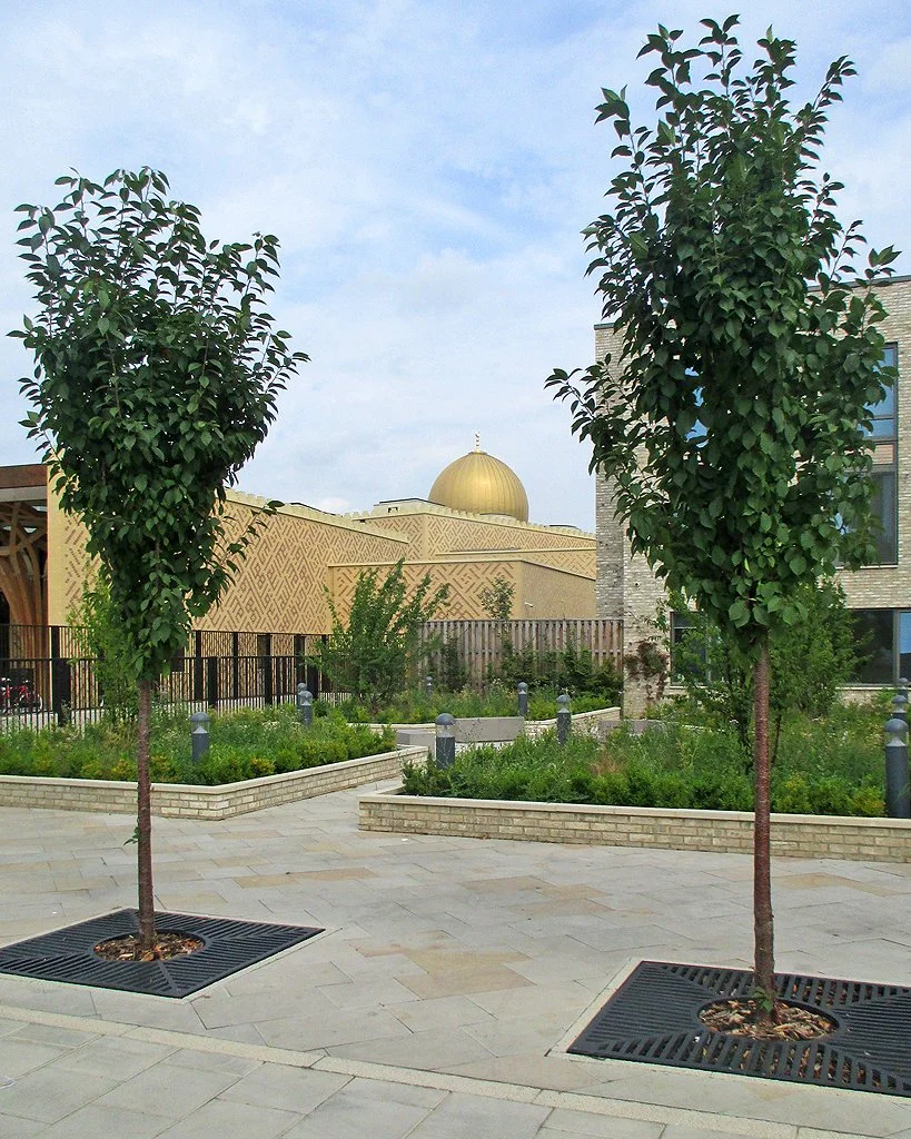  Cambridge Mosque by John Sutton, used under CC BY-SA 2.0. 