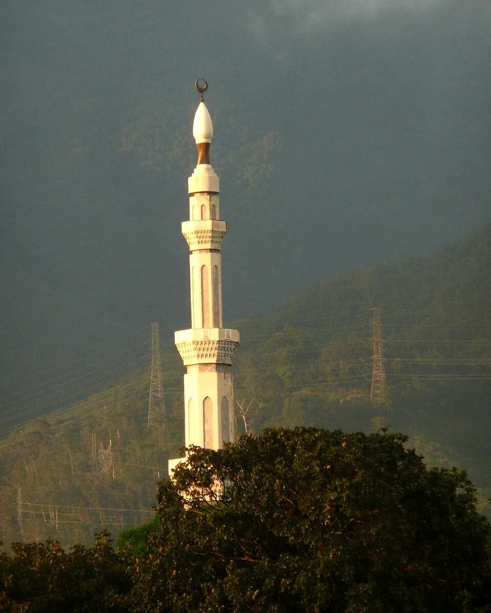 There's a mosque in Venezuela with the tallest minaret in the Americas. It's 113 meters tall in Caracas.

The Mosque of Sheikh Ibrahim Al-Ibrahim (@mezquitadecaracas) was completed in 1993 and serves a Muslim community whose story in Venezuela begins