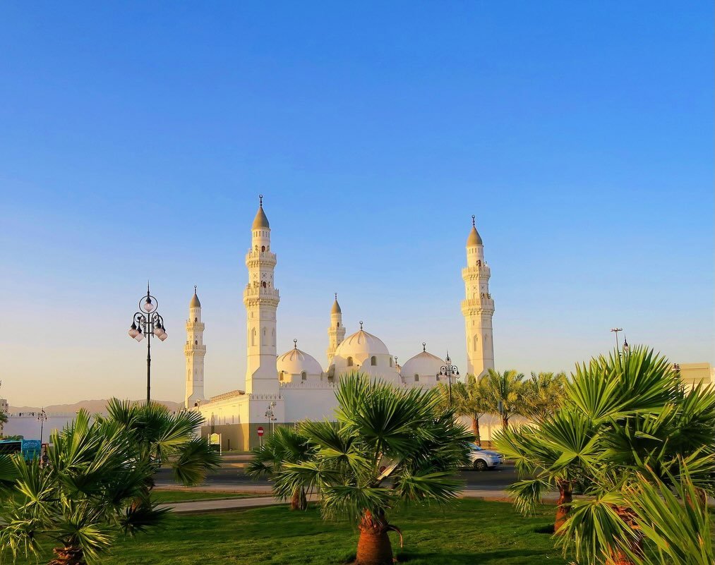 Masjid Quba holds the distinction of being Islam&rsquo;s first mosque, established in 622 CE when Prophet Muhammad (SAW) arrived at Quba village, approximately six kilometers (3.7 miles) from Madinah&rsquo;s center. The Prophet (SAW) himself laid the