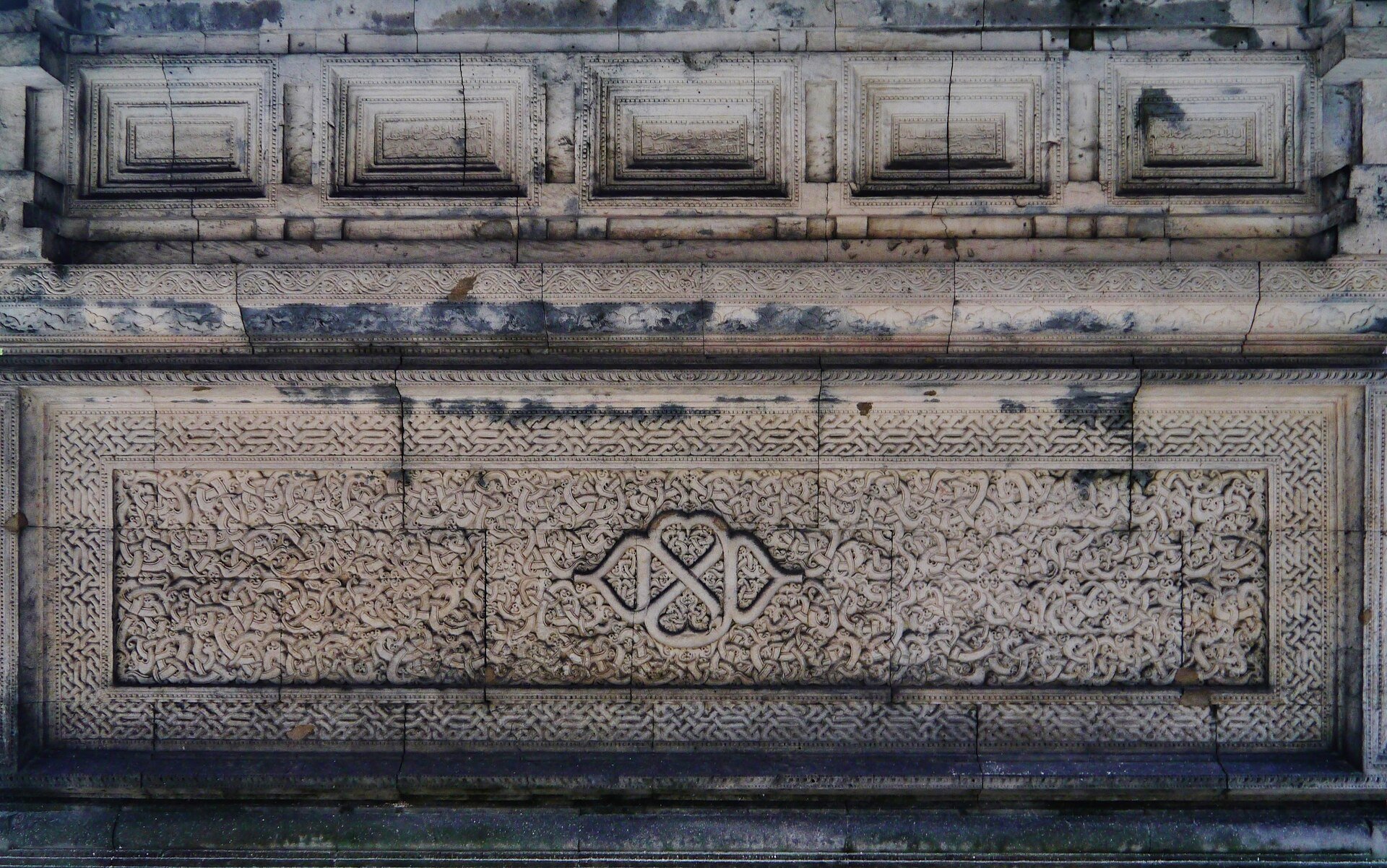 Hukuru Miskiy (1658) in the Maldives was built entirely from coral stone: walls, columns, carved decorative panels, all of it. The builders used Porites coral specifically because it behaves unlike most stone. It&rsquo;s workable and carvable while w